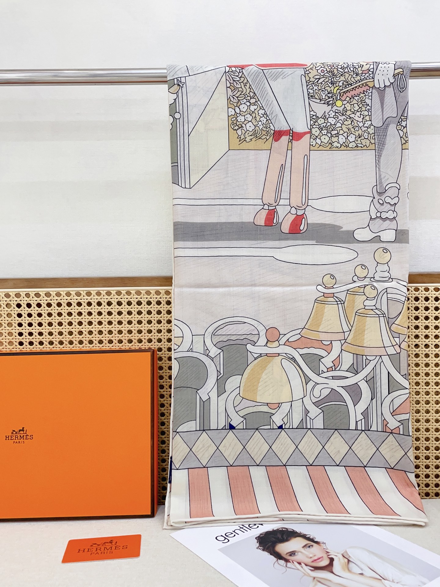 ✨✨【双面异色 丝毛款】H家羊绒新款 买了都说好看‼️推荐💕双面同色羊绒方巾‼️H家ZG爆款🎁💟立体呈现