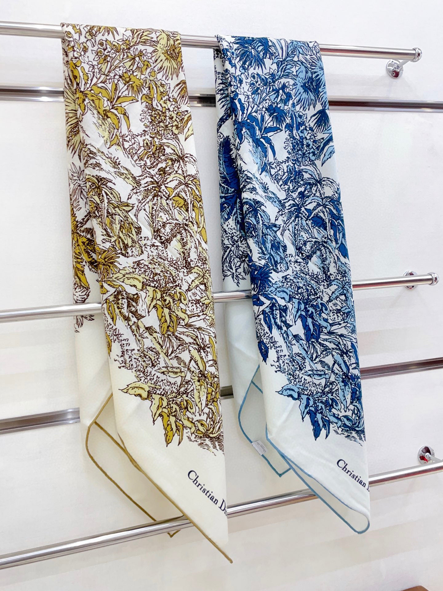 ✨✨【双面同色 丝毛款】CD家羊绒新款 买了都说好看‼️推荐💕双面同色羊绒方巾‼️D家ZG爆款🎁💟立体呈