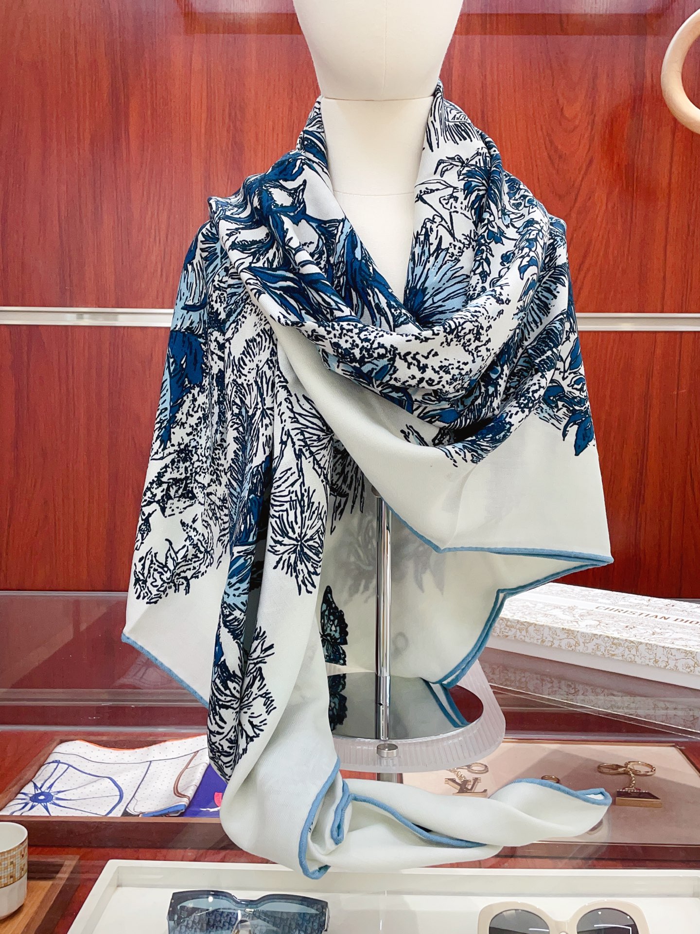 ✨✨【双面同色 丝毛款】CD家羊绒新款 买了都说好看‼️推荐💕双面同色羊绒方巾‼️D家ZG爆款🎁💟立体呈