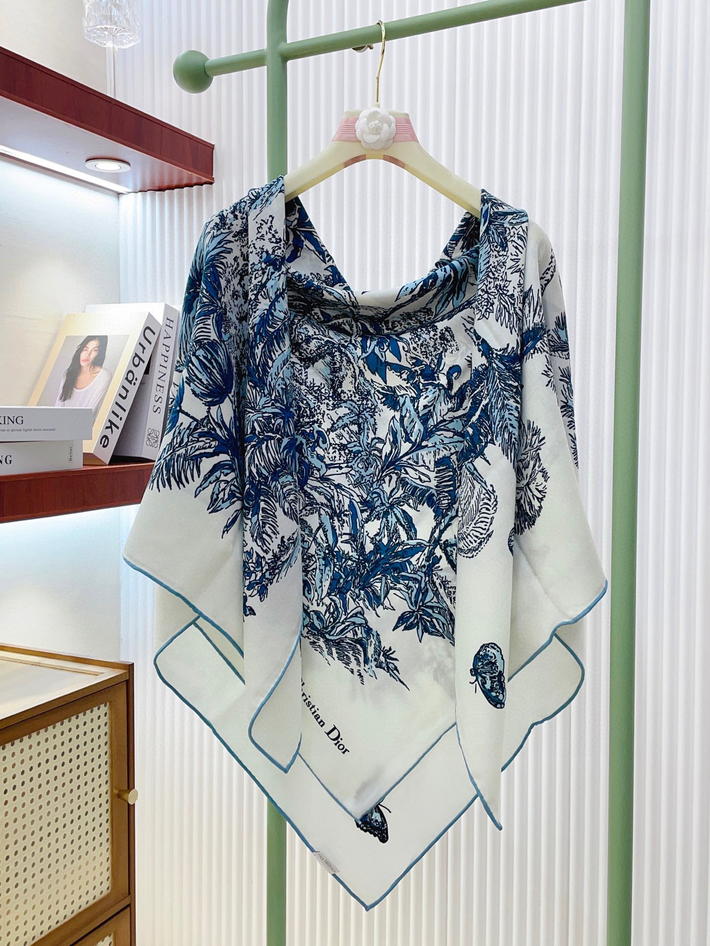 ✨✨【双面同色 丝毛款】CD家羊绒新款 买了都说好看‼️推荐💕双面同色羊绒方巾‼️D家ZG爆款🎁💟立体呈