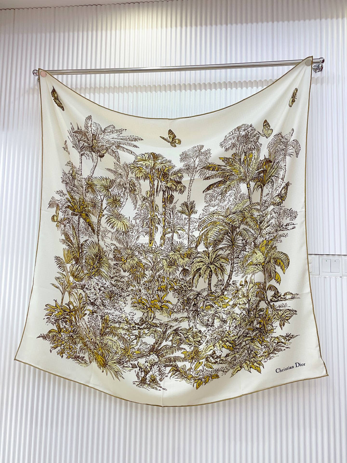 ✨✨【双面同色 丝毛款】CD家羊绒新款 买了都说好看‼️推荐💕双面同色羊绒方巾‼️D家ZG爆款🎁💟立体呈