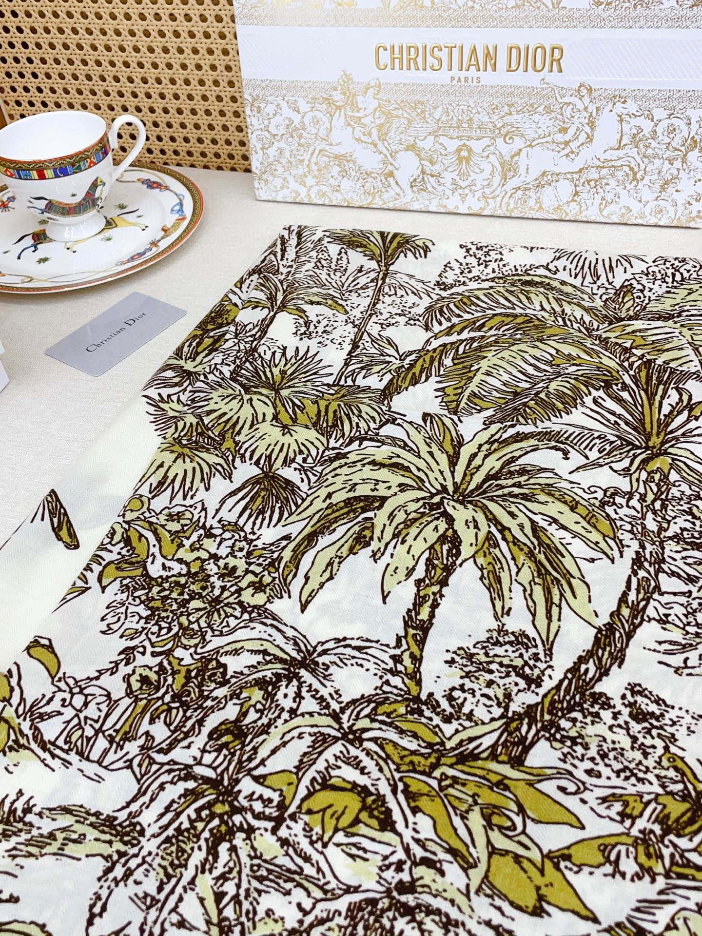 ✨✨【双面同色 丝毛款】CD家羊绒新款 买了都说好看‼️推荐💕双面同色羊绒方巾‼️D家ZG爆款🎁💟立体呈