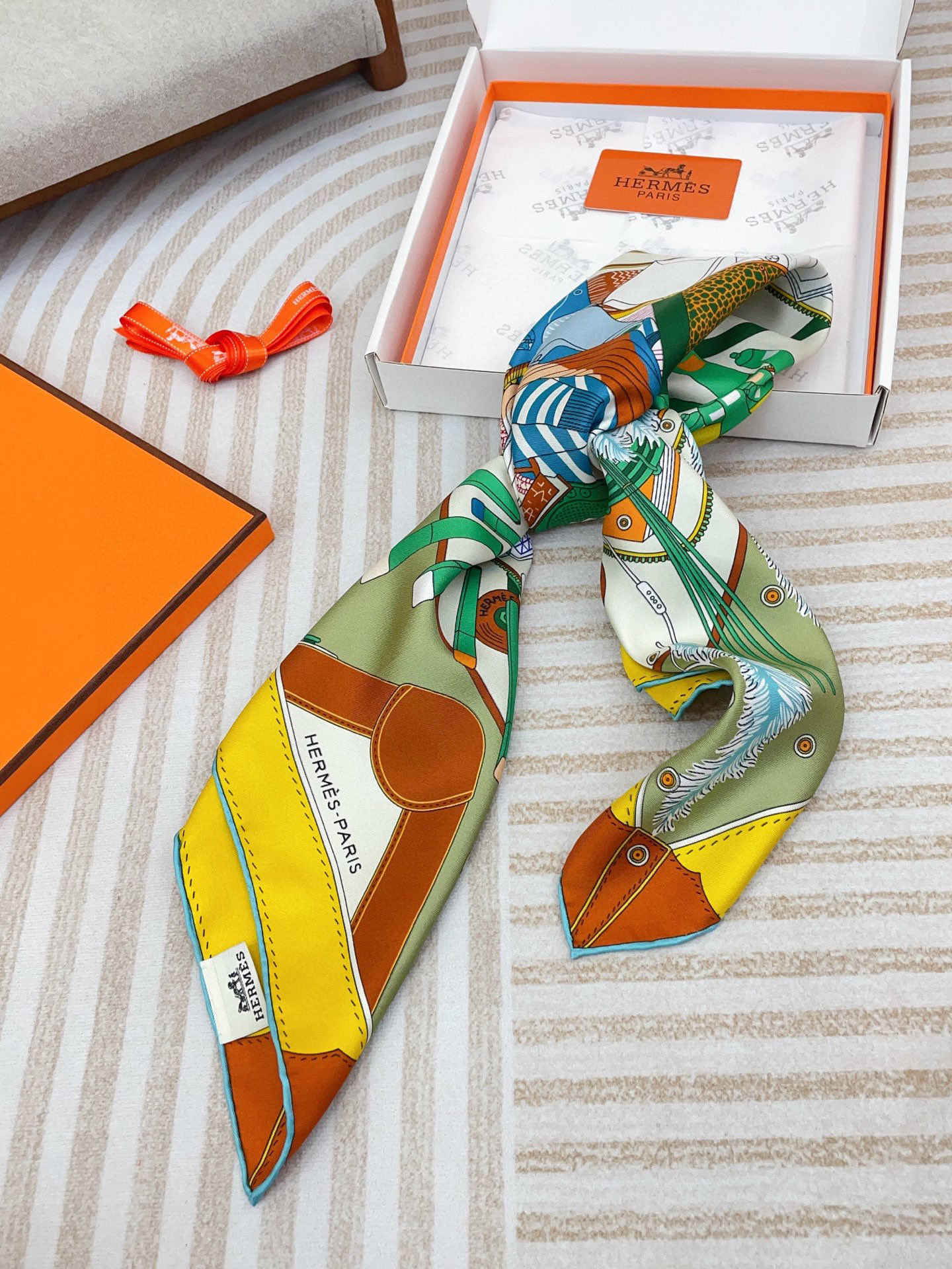 ✨✨【18姆米 双面同色】H**S真丝新款🆕👏👏买了都说好看‼️推荐💕【手提行李90】真丝方巾，顶级工艺