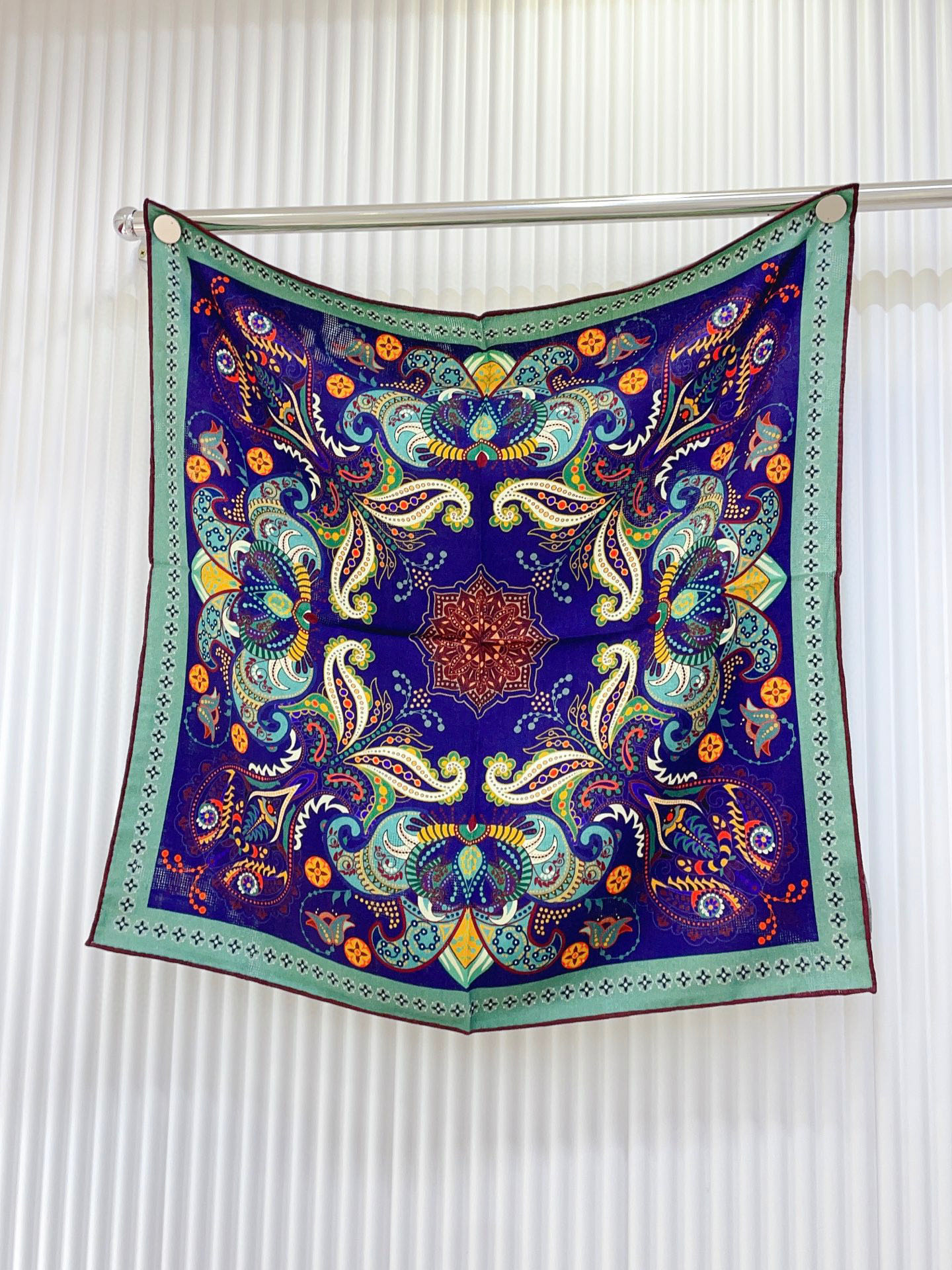 ✨✨【暗纹提花丝毛款 双面同色】新品 LP家【小方巾】春夏真丝款 随意切换造型 ,小巧又不失优雅的款式 