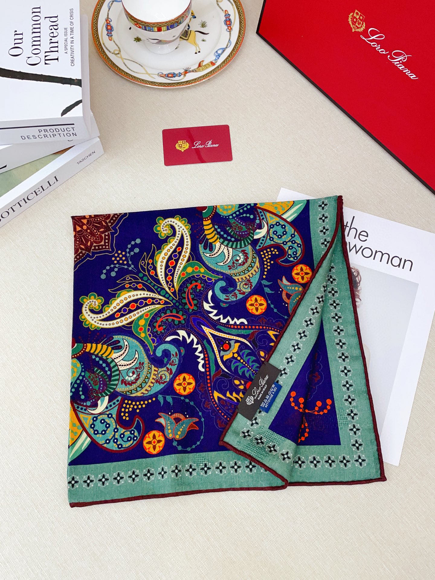 ✨✨【暗纹提花丝毛款 双面同色】新品 LP家【小方巾】春夏真丝款 随意切换造型 ,小巧又不失优雅的款式 