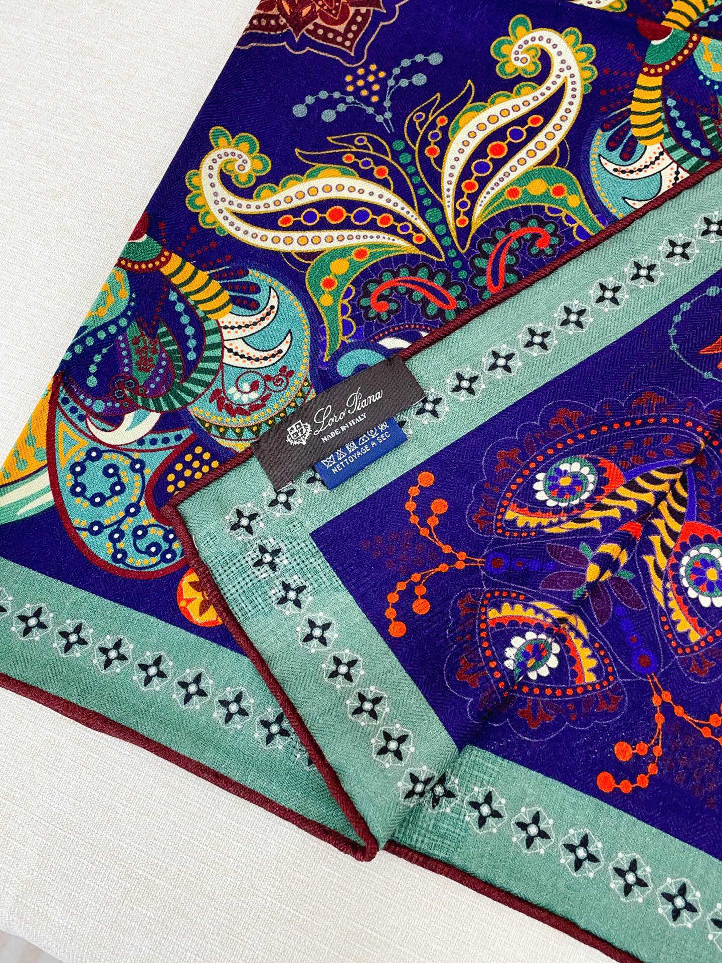 ✨✨【暗纹提花丝毛款 双面同色】新品 LP家【小方巾】春夏真丝款 随意切换造型 ,小巧又不失优雅的款式 