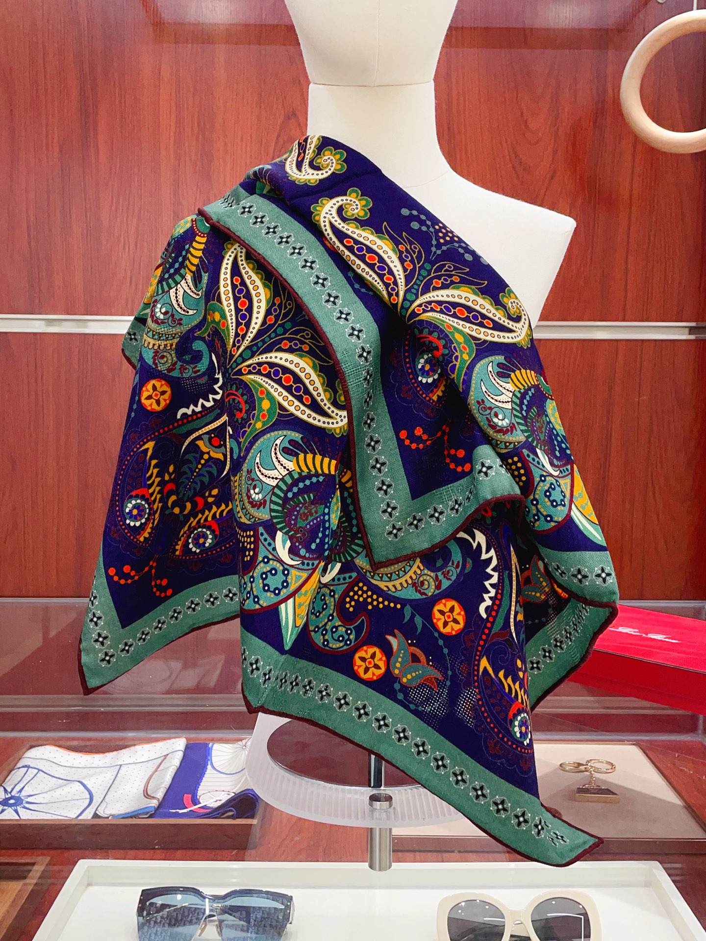 ✨✨【暗纹提花丝毛款 双面同色】新品 LP家【小方巾】春夏真丝款 随意切换造型 ,小巧又不失优雅的款式 