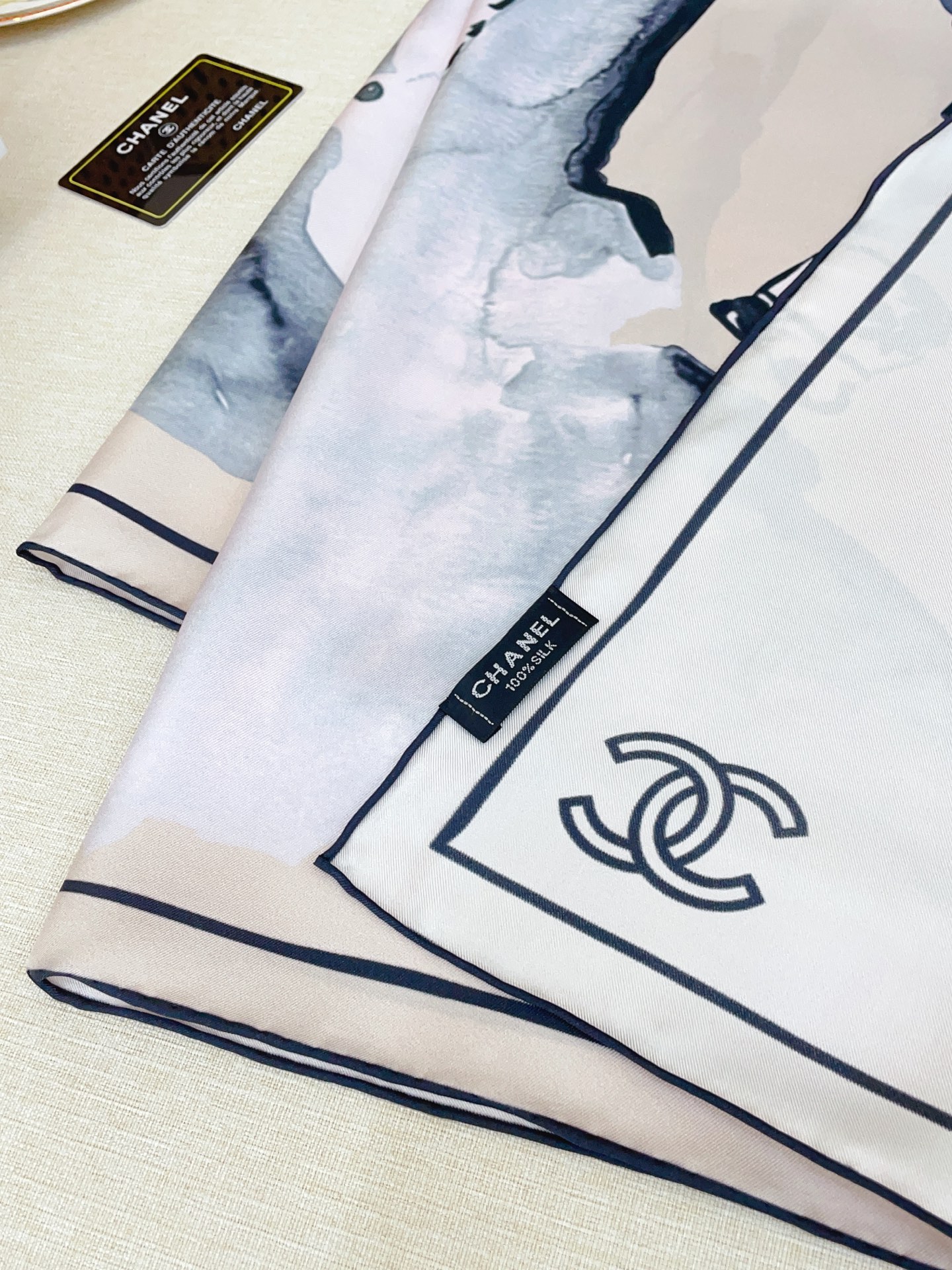 ✨✨【16姆米 单面】新款小香‼️美翻了流泪最新御用殿堂级极品‼️经典元素图案设计风格❗️美丽至极 真的