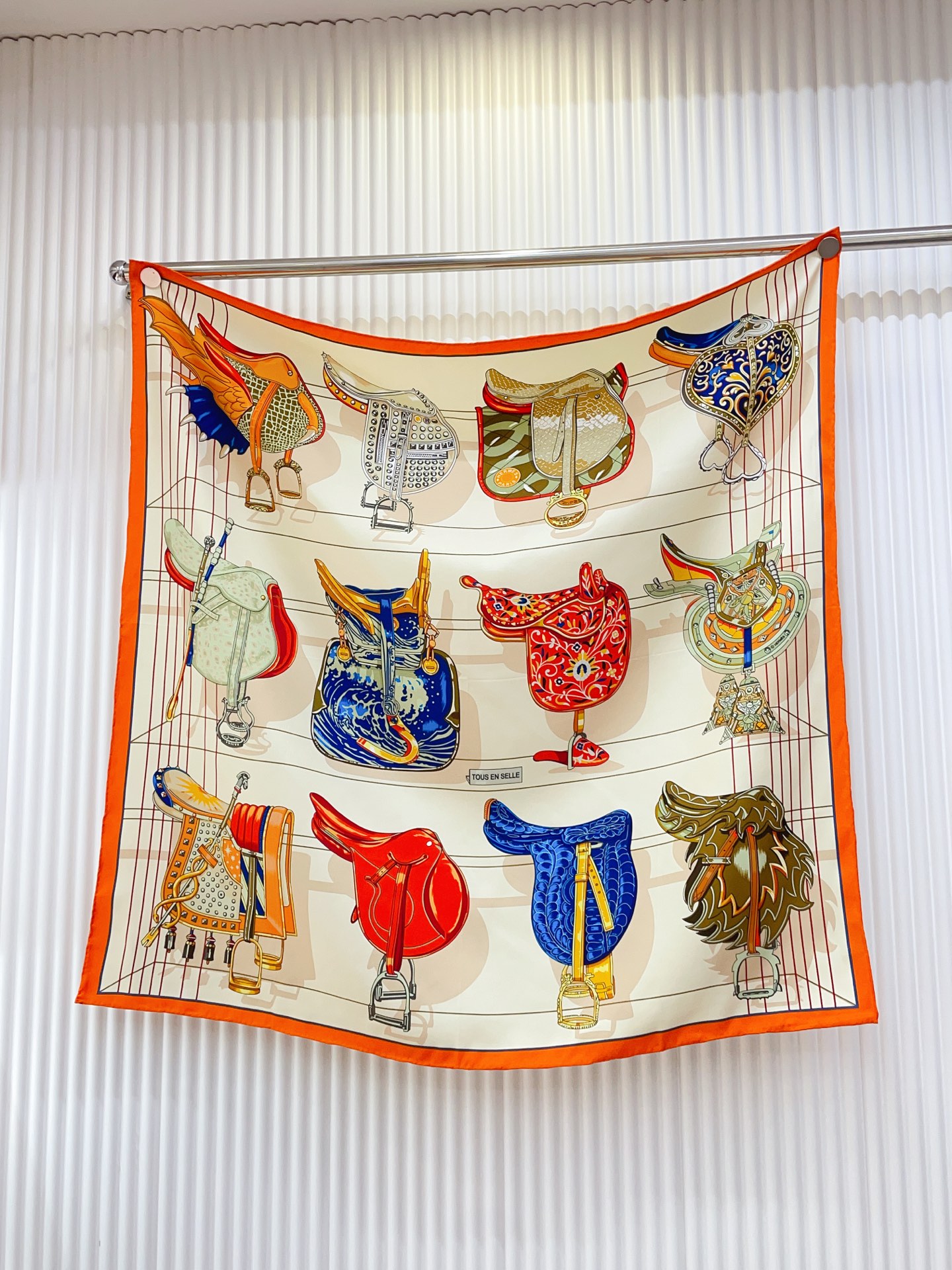 ✨✨【18姆米 双面同色】H**S真丝新款🆕👏👏买了都说好看‼️推荐💕【鞍上世界90】真丝方巾，顶级工艺