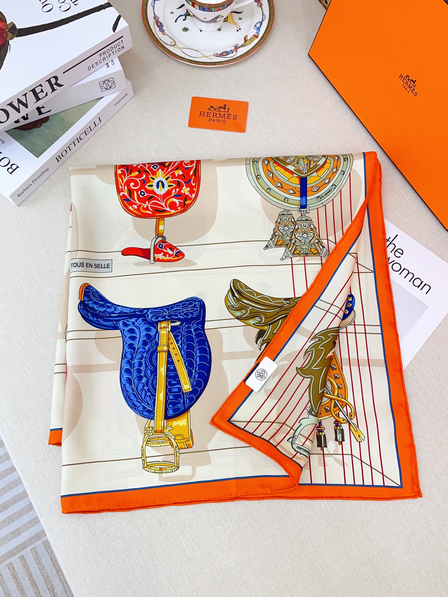 ✨✨【18姆米 双面同色】H**S真丝新款🆕👏👏买了都说好看‼️推荐💕【鞍上世界90】真丝方巾，顶级工艺