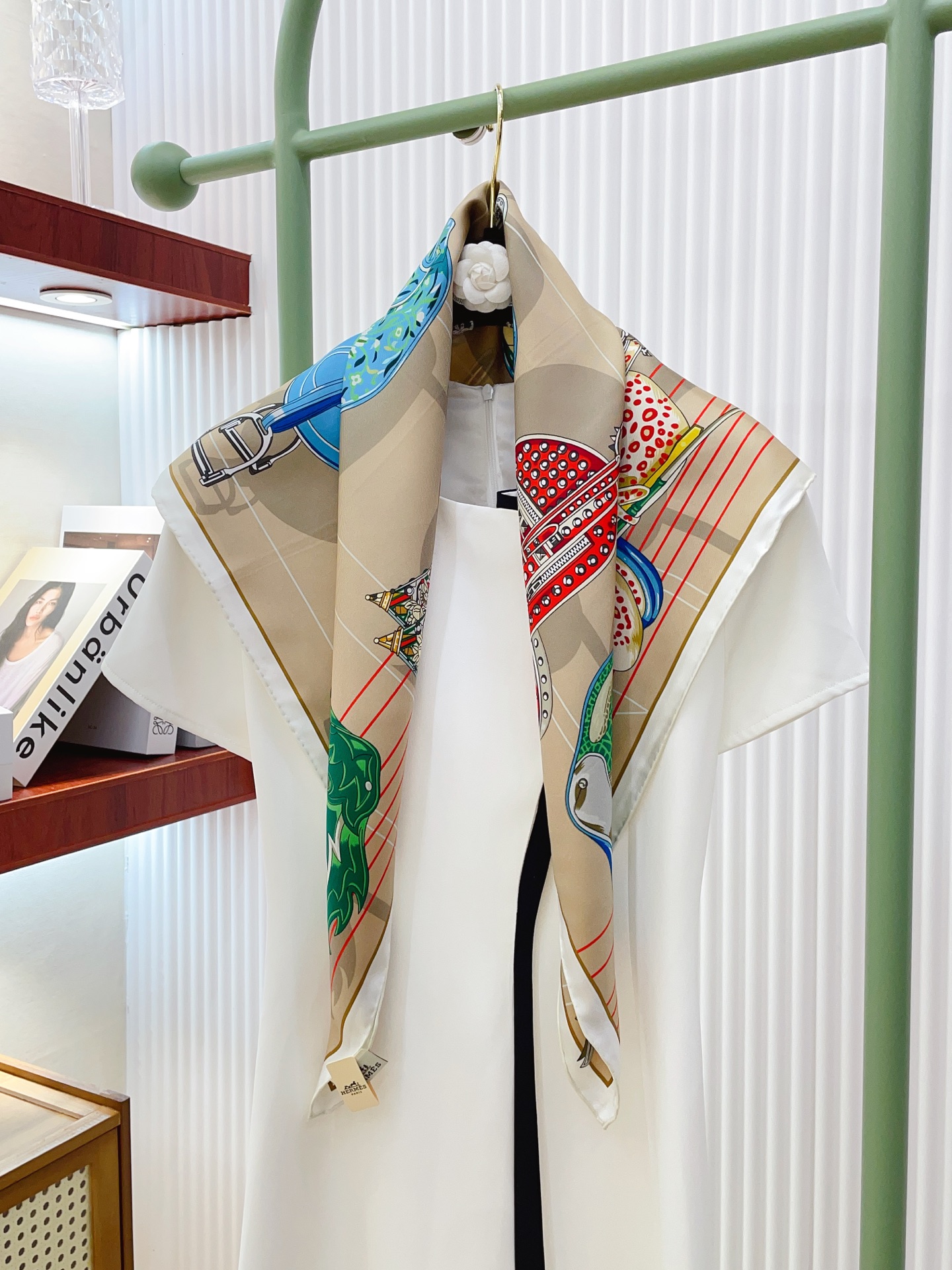 ✨✨【18姆米 双面同色】H**S真丝新款🆕👏👏买了都说好看‼️推荐💕【鞍上世界90】真丝方巾，顶级工艺