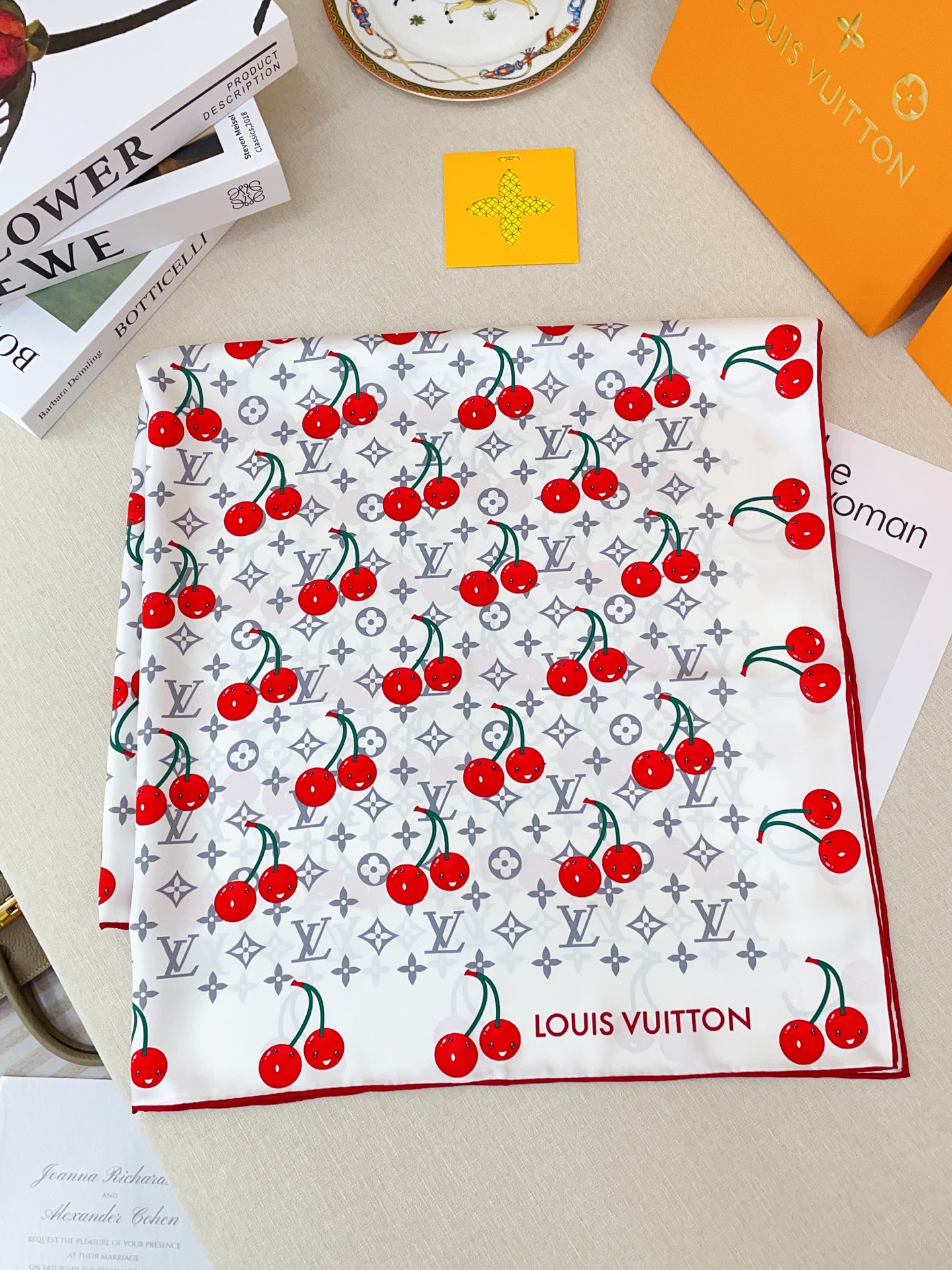 ✨✨【18姆米 双面同色】上身效果疯狂的喜欢❗️专柜也是刚刚上架的，L*最最新款~非常有看头，L的这类元