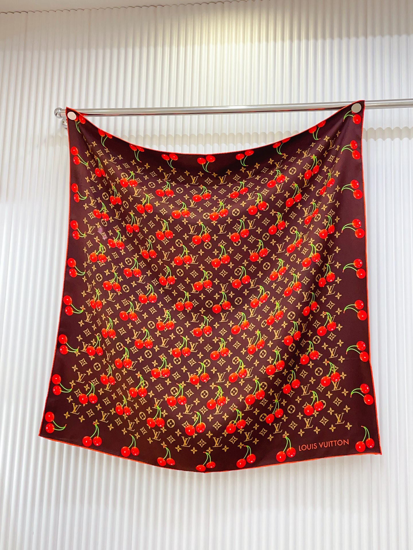 ✨✨【18姆米 双面同色】上身效果疯狂的喜欢❗️专柜也是刚刚上架的，L*最最新款~非常有看头，L的这类元