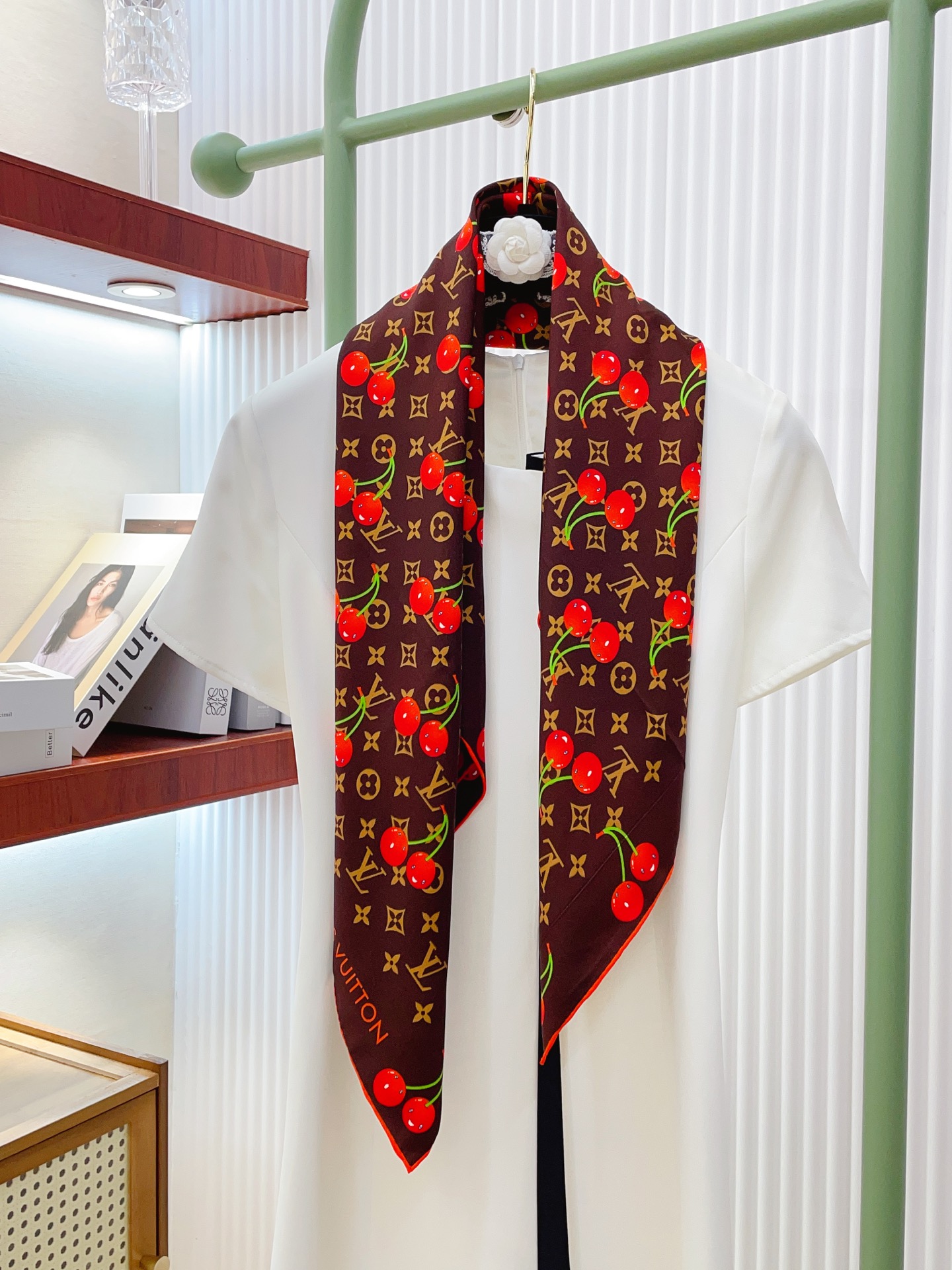 ✨✨【18姆米 双面同色】上身效果疯狂的喜欢❗️专柜也是刚刚上架的，L*最最新款~非常有看头，L的这类元