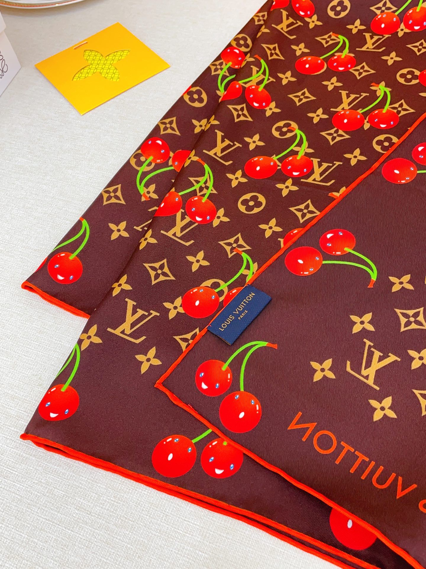 ✨✨【18姆米 双面同色】上身效果疯狂的喜欢❗️专柜也是刚刚上架的，L*最最新款~非常有看头，L的这类元