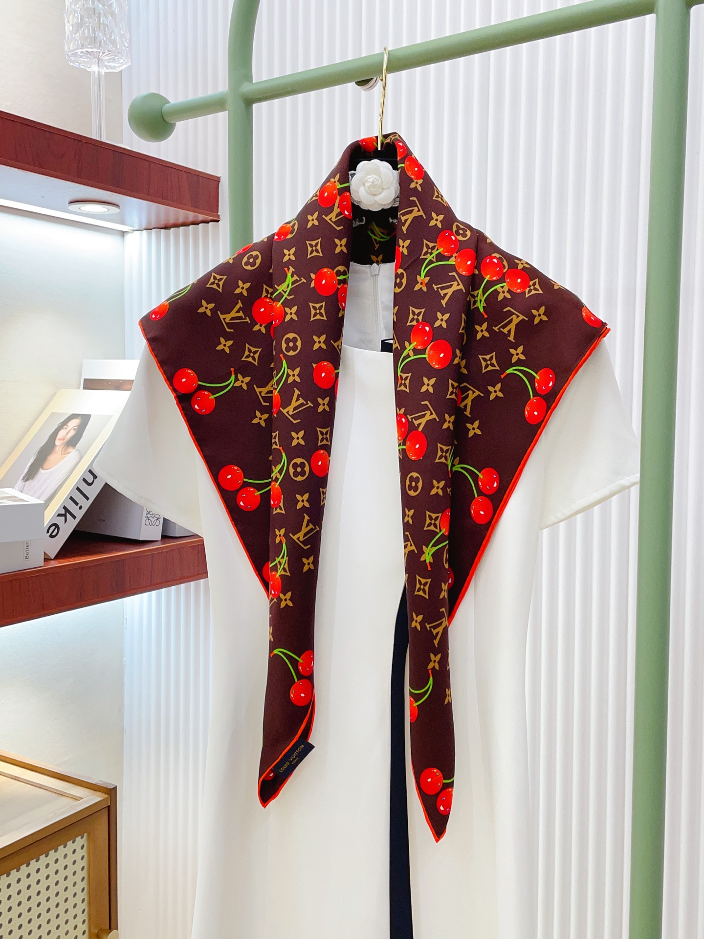 ✨✨【18姆米 双面同色】上身效果疯狂的喜欢❗️专柜也是刚刚上架的，L*最最新款~非常有看头，L的这类元