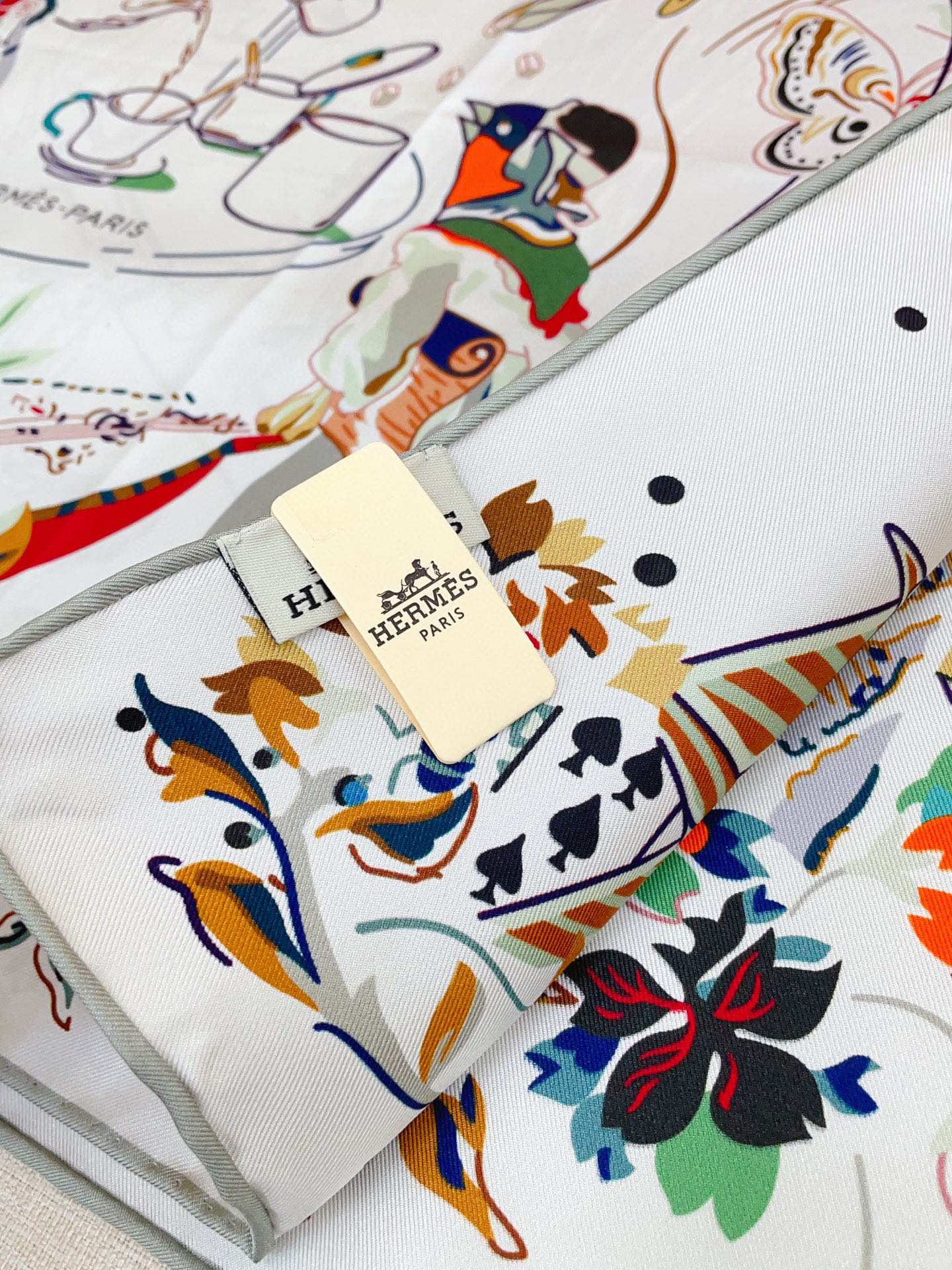 ✨✨【18姆米 双面同色】H**S真丝新款🆕👏👏买了都说好看‼️推荐💕【埃米尔之夜90】真丝方巾，顶级工