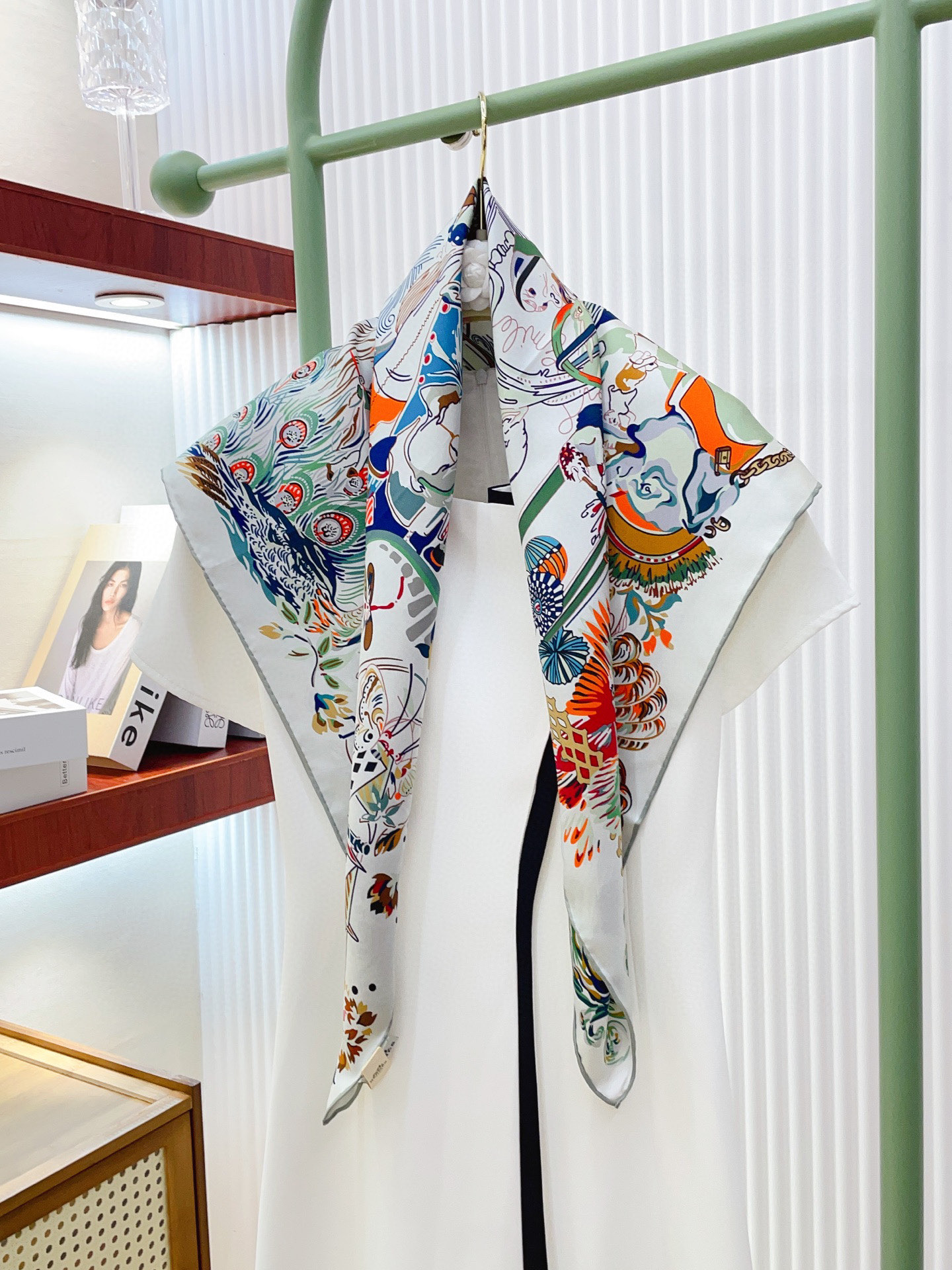 ✨✨【18姆米 双面同色】H**S真丝新款🆕👏👏买了都说好看‼️推荐💕【埃米尔之夜90】真丝方巾，顶级工