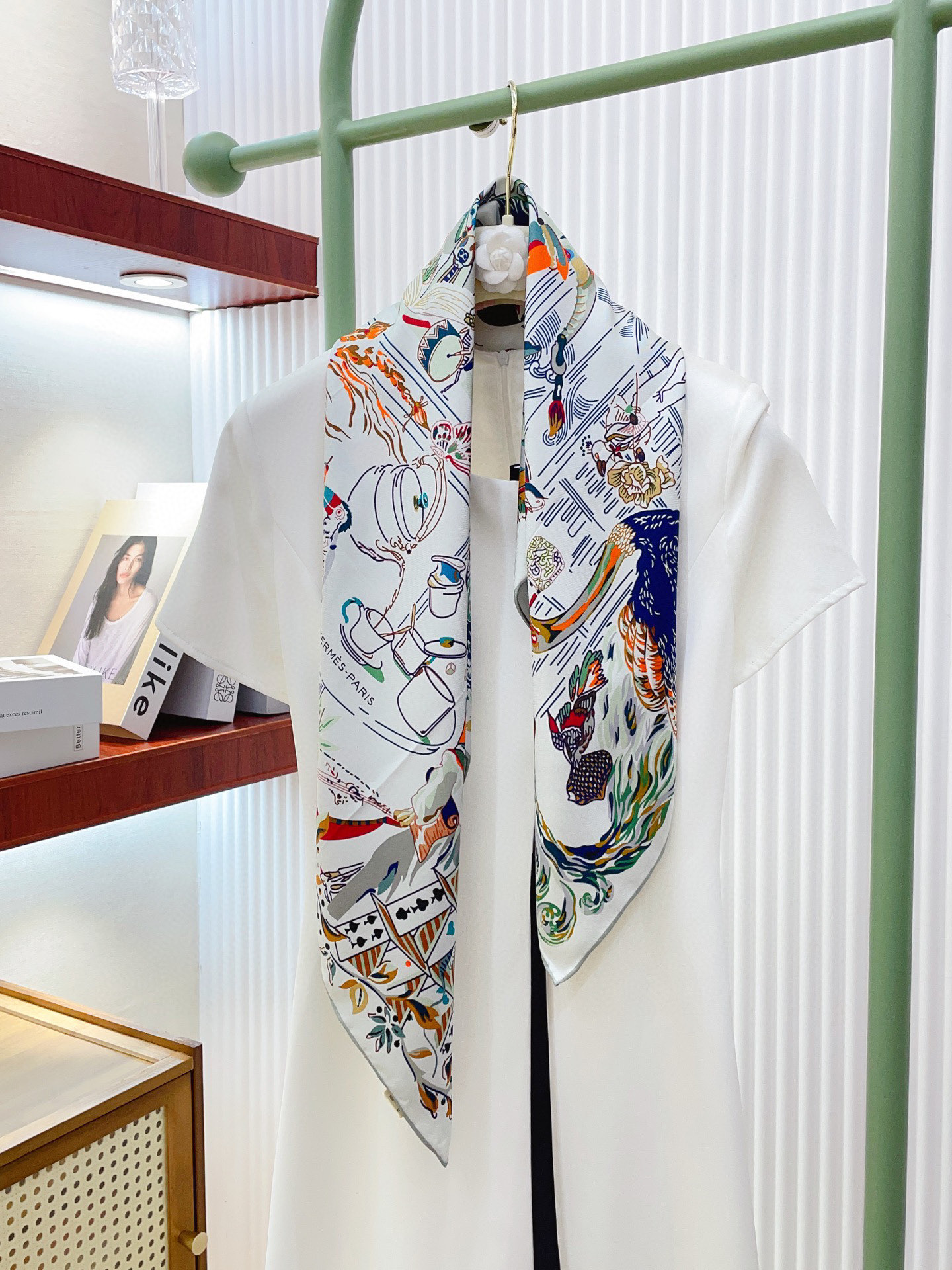 ✨✨【18姆米 双面同色】H**S真丝新款🆕👏👏买了都说好看‼️推荐💕【埃米尔之夜90】真丝方巾，顶级工