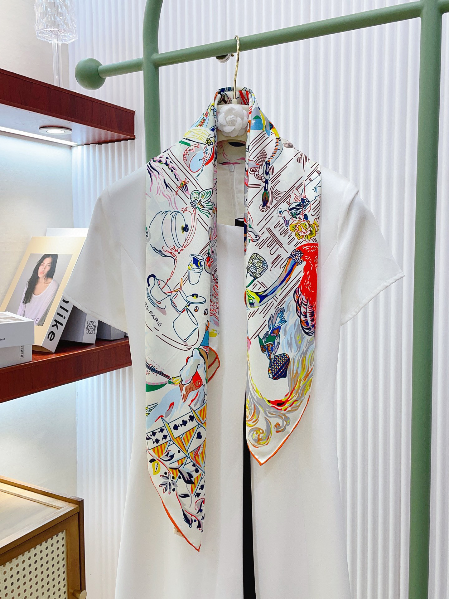 ✨✨【18姆米 双面同色】H**S真丝新款🆕👏👏买了都说好看‼️推荐💕【埃米尔之夜90】真丝方巾，顶级工