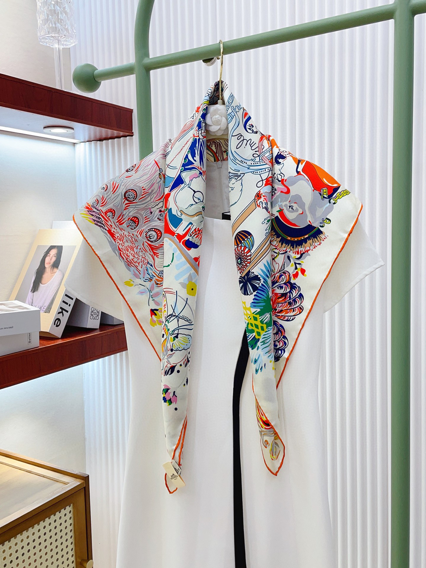 ✨✨【18姆米 双面同色】H**S真丝新款🆕👏👏买了都说好看‼️推荐💕【埃米尔之夜90】真丝方巾，顶级工