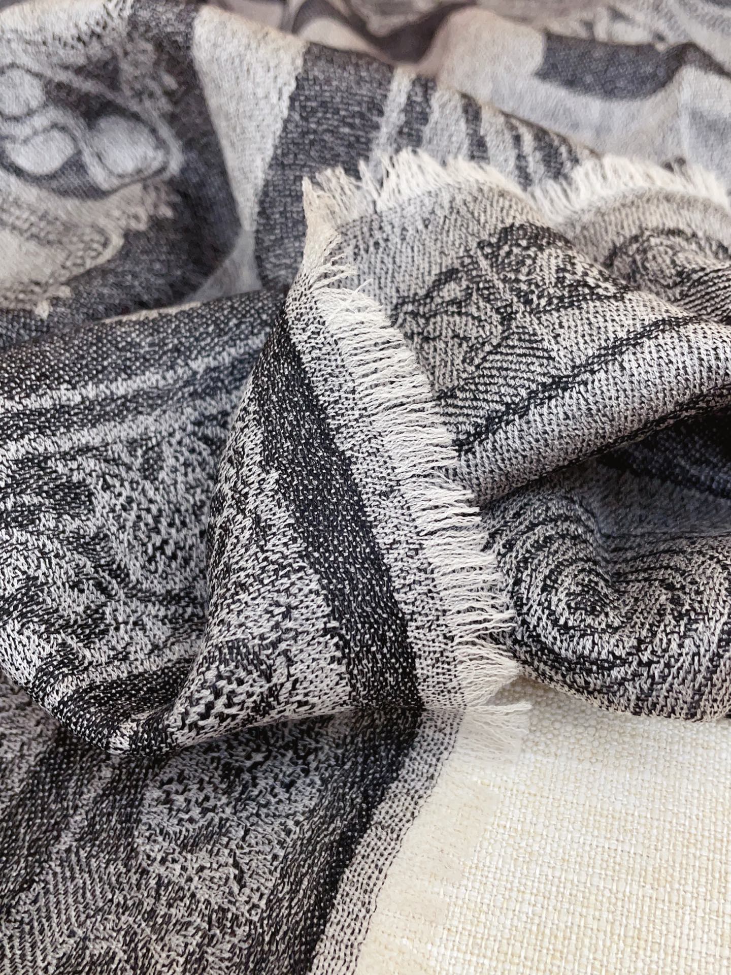 ✨✨【羊毛提花款 100尺寸 】新品 LP家秋冬羊绒款 随意切换造型 ,小巧又不失优雅的款式 100*1