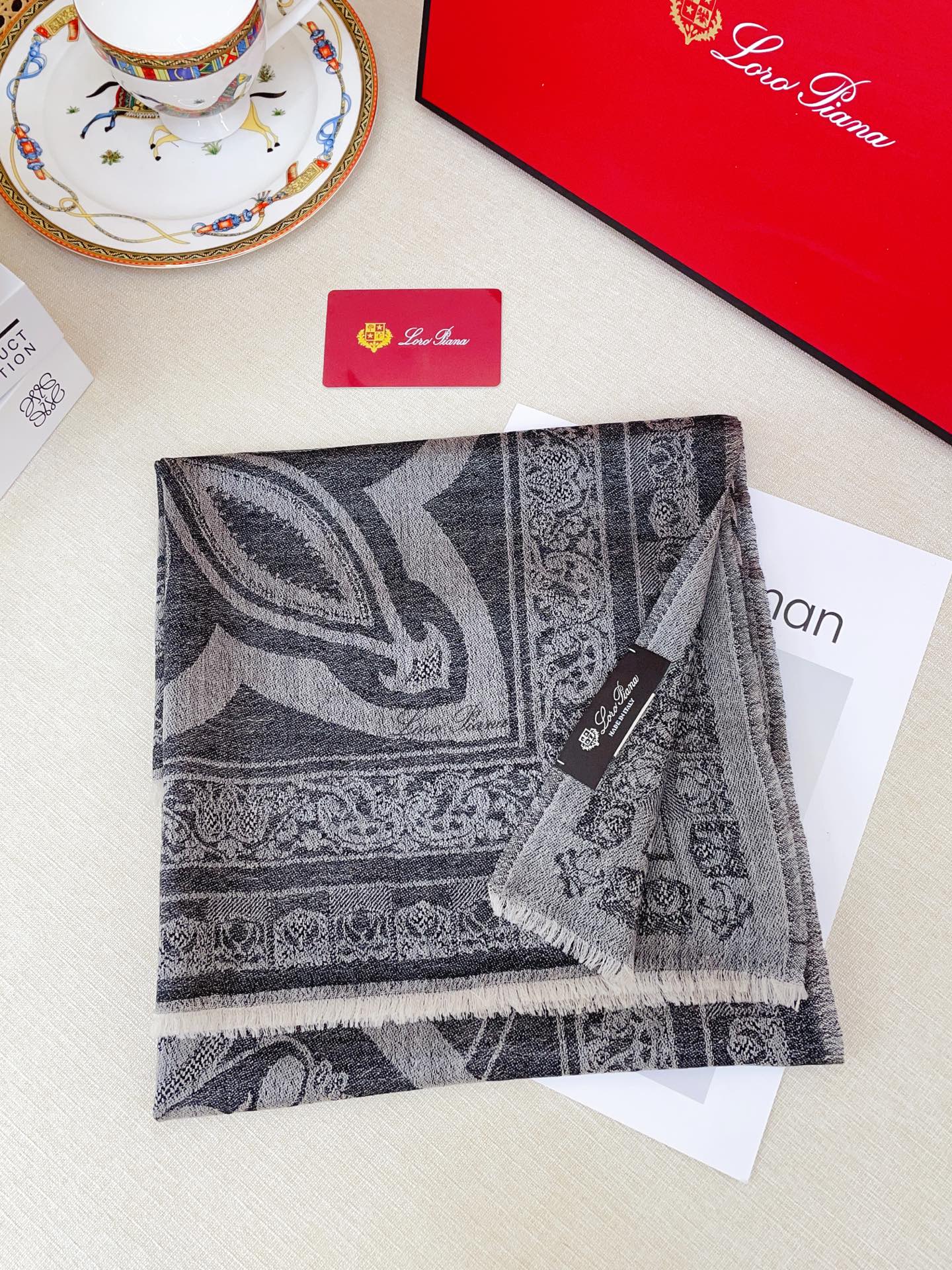 ✨✨【羊毛提花款 100尺寸 】新品 LP家秋冬羊绒款 随意切换造型 ,小巧又不失优雅的款式 100*1