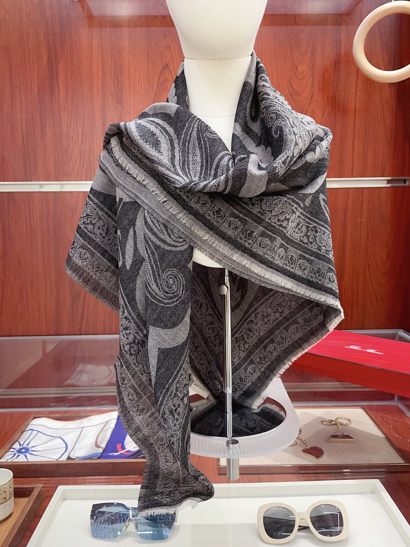 ✨✨【羊毛提花款 100尺寸 】新品 LP家秋冬羊绒款 随意切换造型 ,小巧又不失优雅的款式 100*1