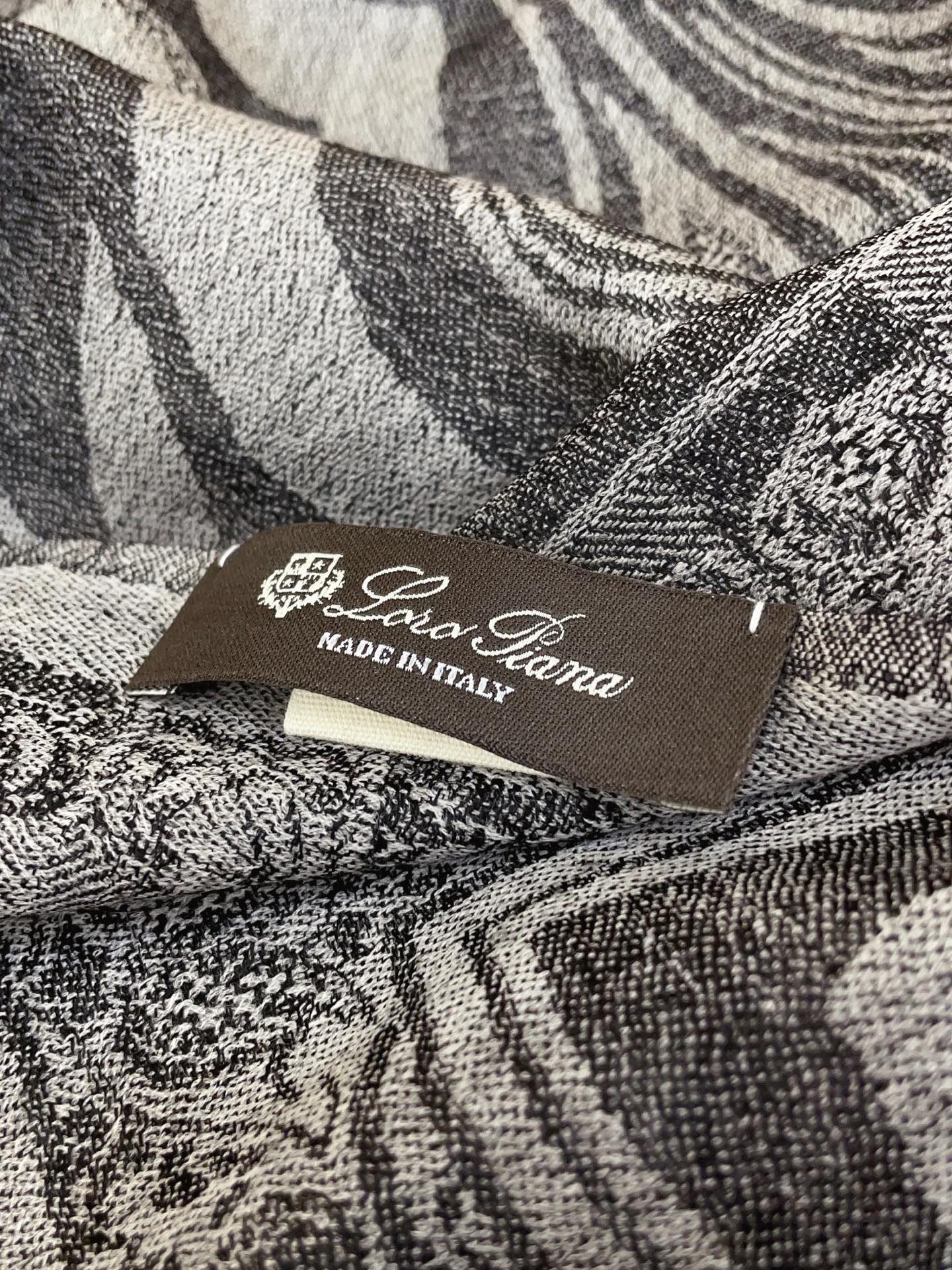 ✨✨【羊毛提花款 100尺寸 】新品 LP家秋冬羊绒款 随意切换造型 ,小巧又不失优雅的款式 100*1