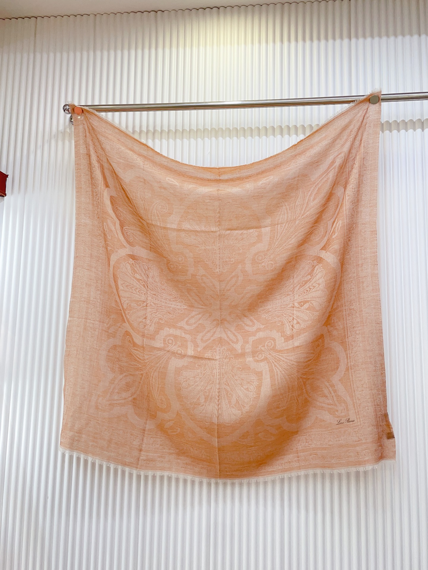 ✨✨【羊毛提花款 100尺寸 】新品 LP家秋冬羊绒款 随意切换造型 ,小巧又不失优雅的款式 100*1