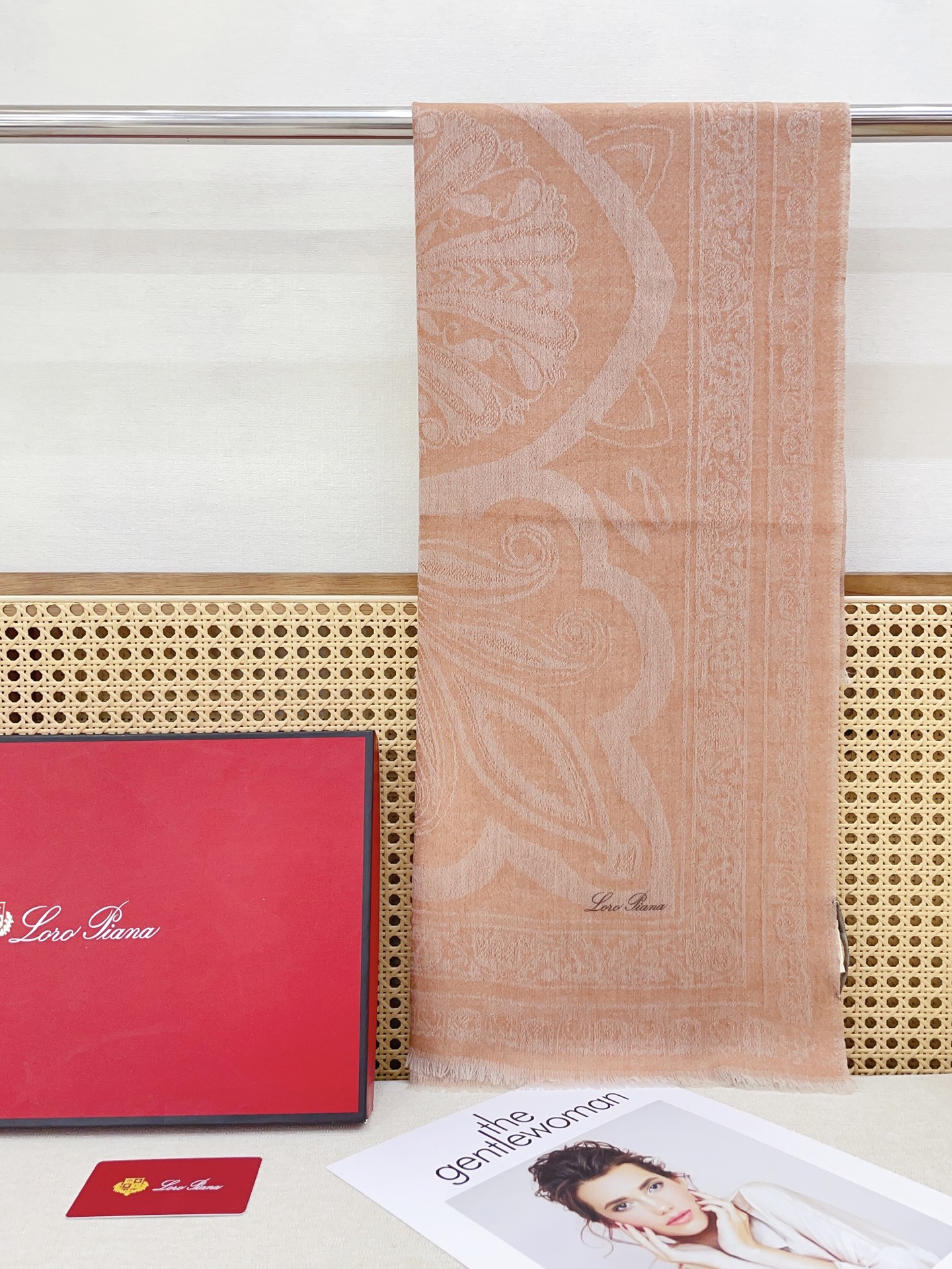 ✨✨【羊毛提花款 100尺寸 】新品 LP家秋冬羊绒款 随意切换造型 ,小巧又不失优雅的款式 100*1