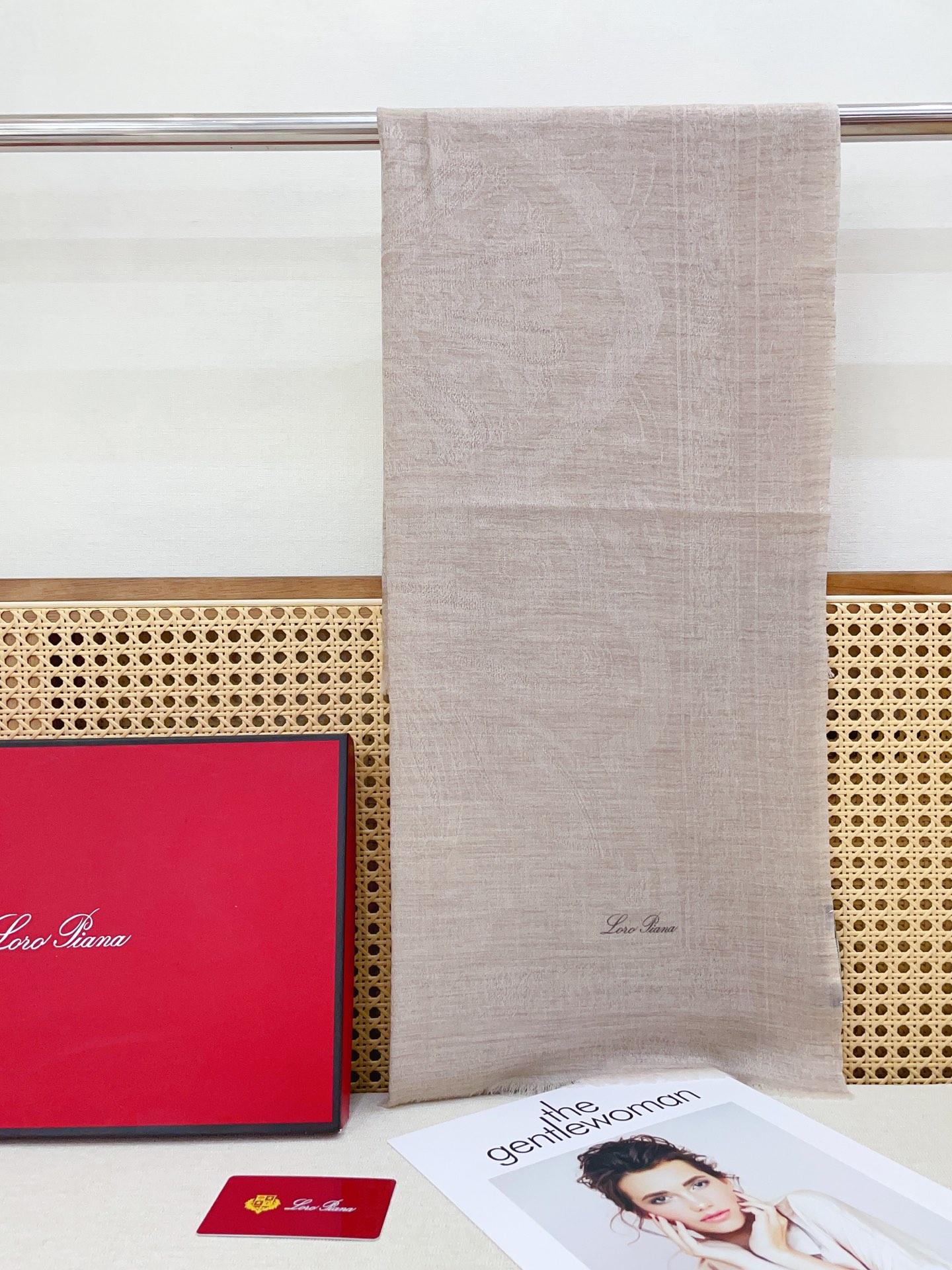 ✨✨【羊毛提花款 100尺寸 】新品 LP家秋冬羊绒款 随意切换造型 ,小巧又不失优雅的款式 100*1