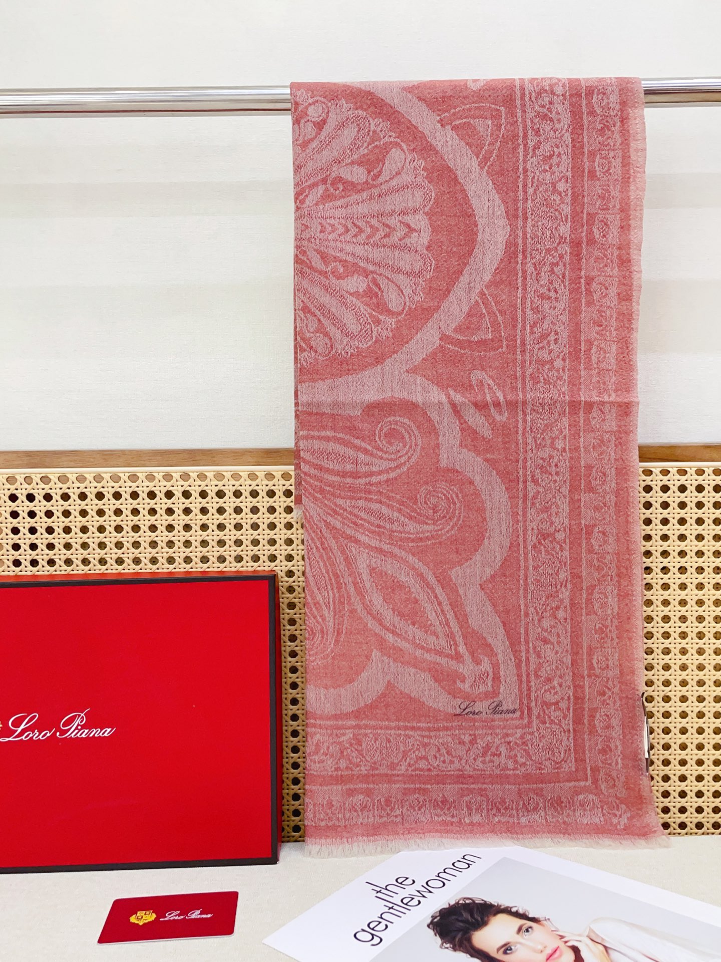 ✨✨【羊毛提花款 100尺寸 】新品 LP家秋冬羊绒款 随意切换造型 ,小巧又不失优雅的款式 100*1