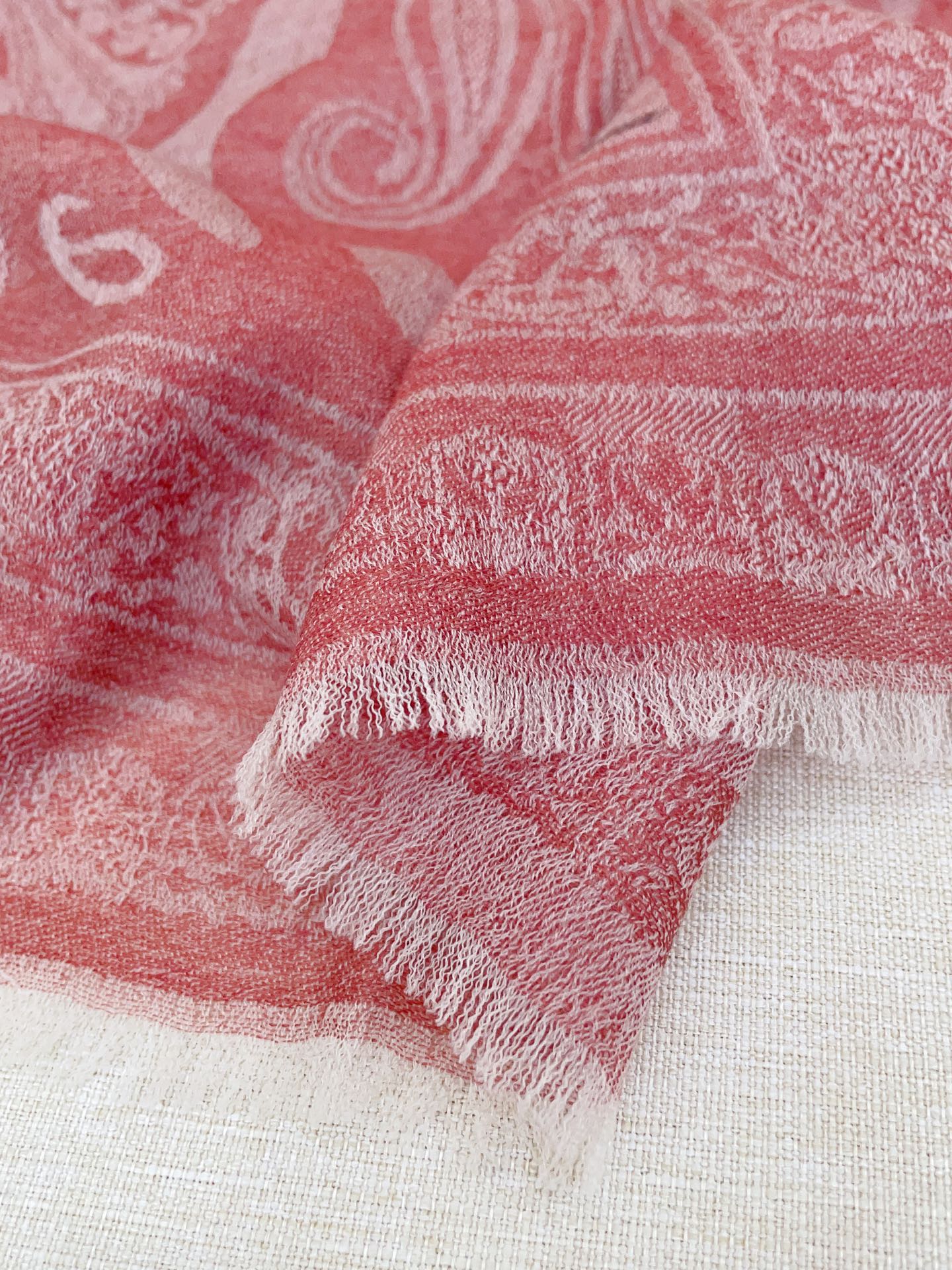 ✨✨【羊毛提花款 100尺寸 】新品 LP家秋冬羊绒款 随意切换造型 ,小巧又不失优雅的款式 100*1