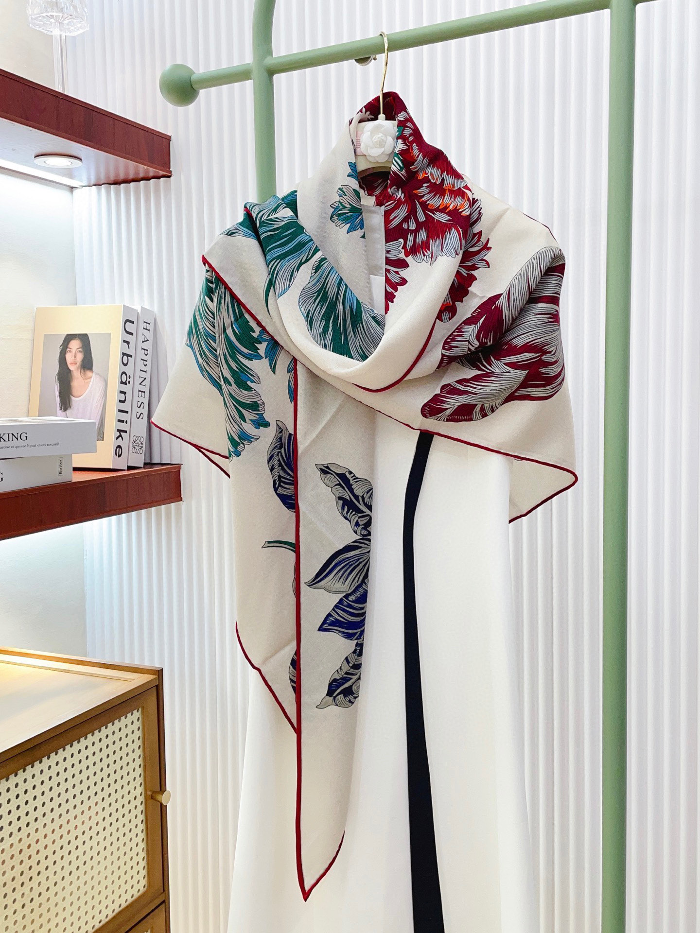 ✨✨【加厚丝毛款 双面同色】上新💏顶级H家专柜最新款【郁金香狂热 大三角巾】多功能三角巾 🎀🎀，色彩明丽