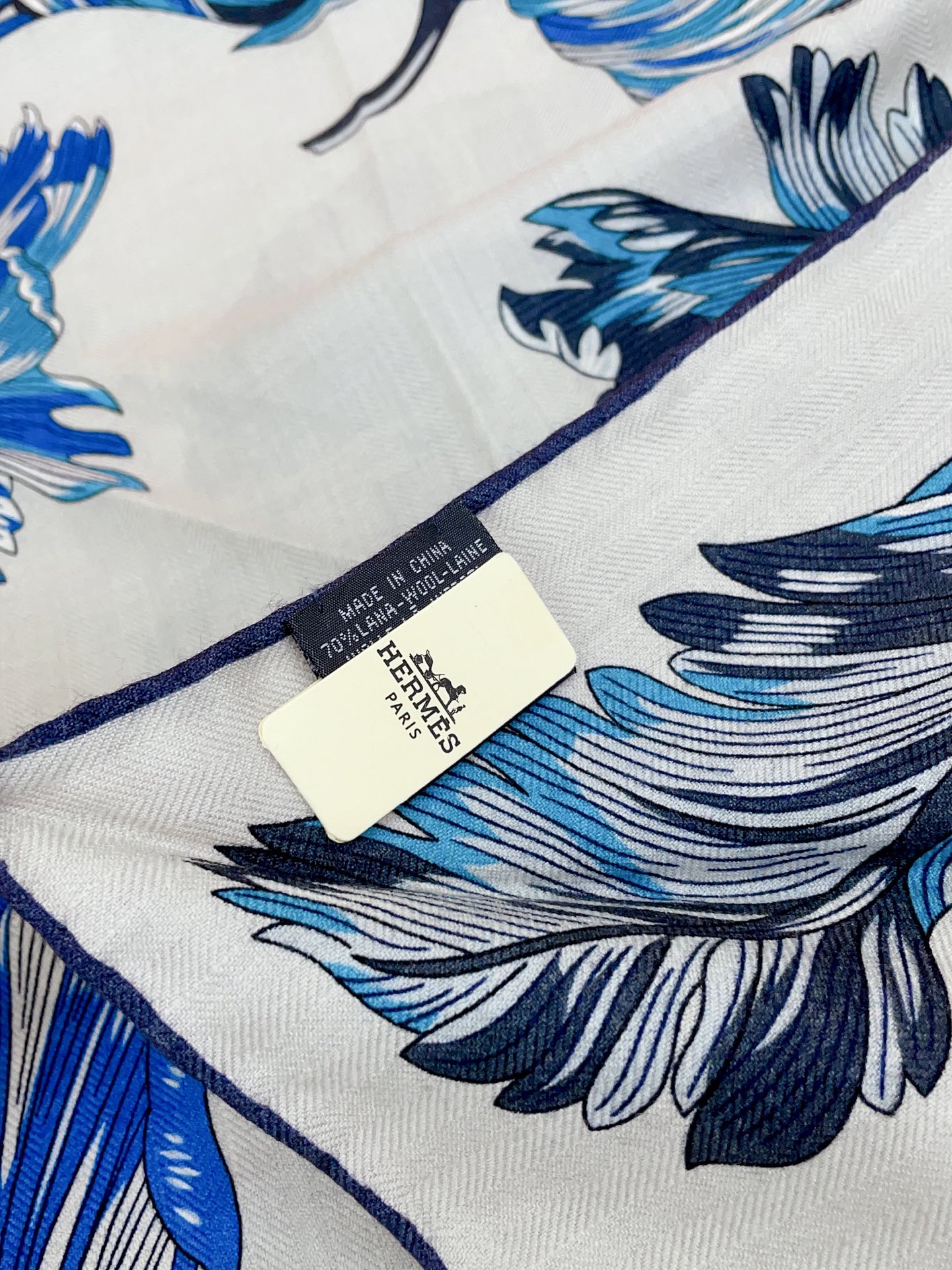 ✨✨【加厚丝毛款 双面同色】上新💏顶级H家专柜最新款【郁金香狂热 大三角巾】多功能三角巾 🎀🎀，色彩明丽