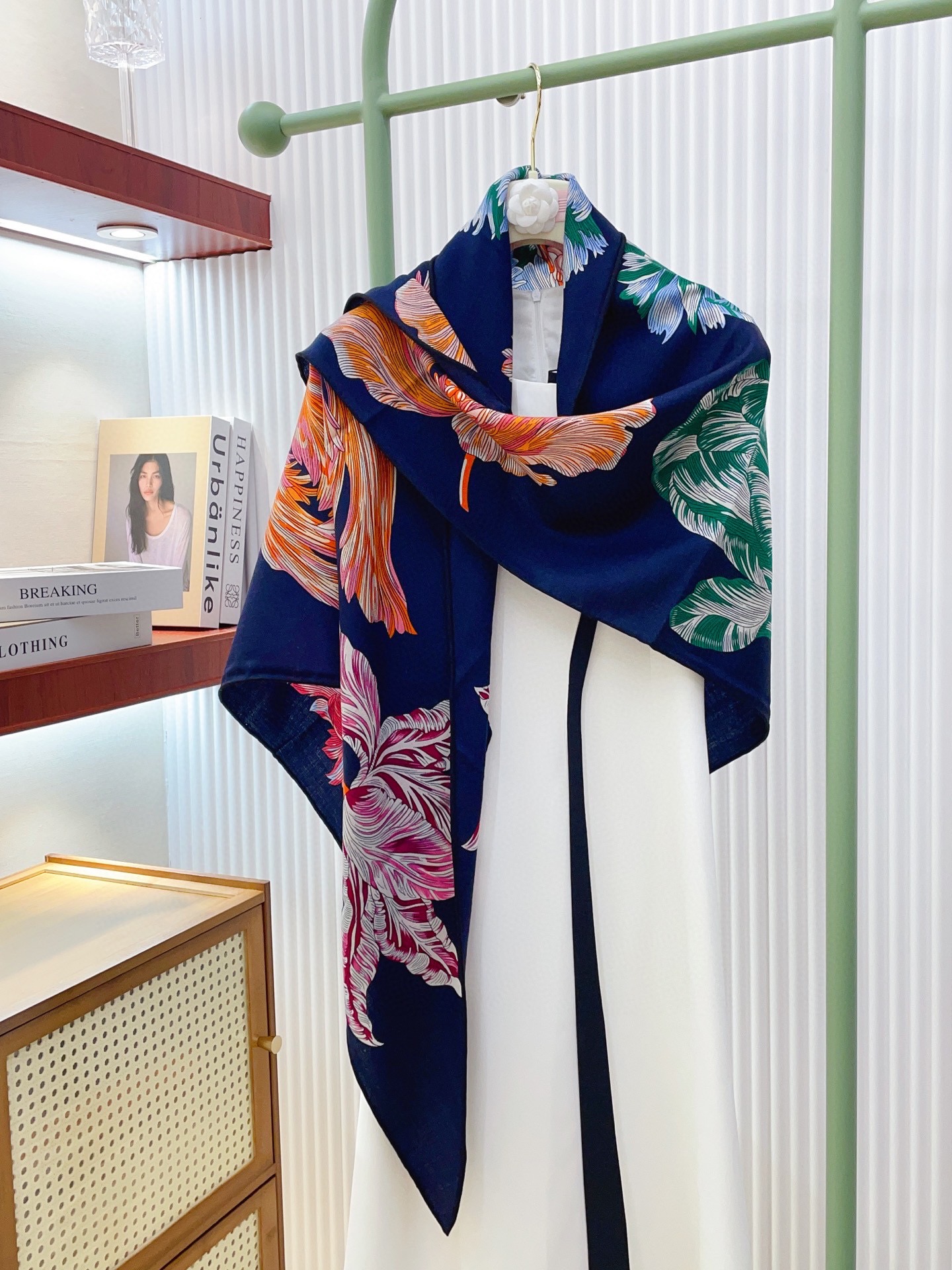 ✨✨【加厚丝毛款 双面同色】上新💏顶级H家专柜最新款【郁金香狂热 大三角巾】多功能三角巾 🎀🎀，色彩明丽