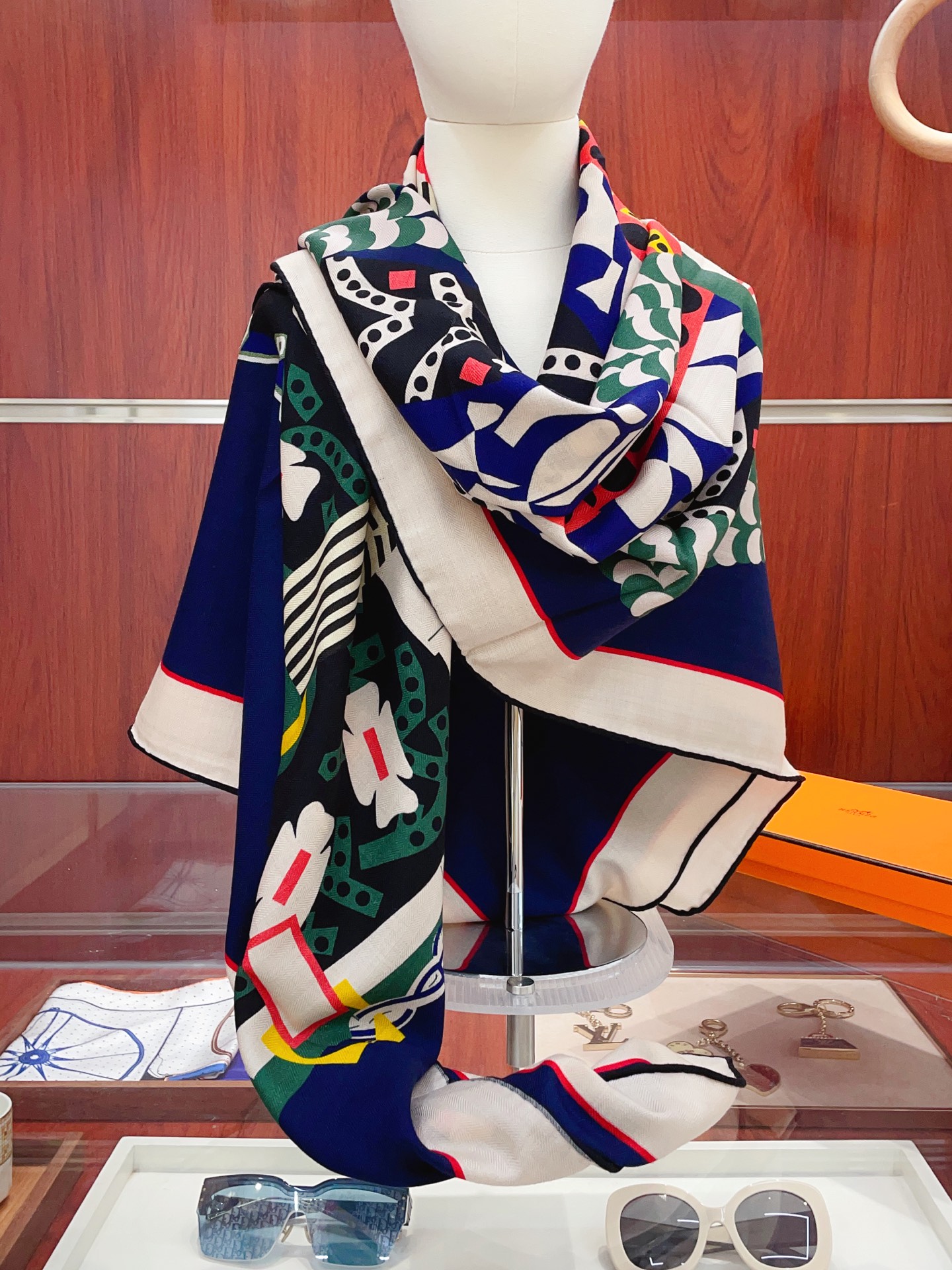 NO:338840,[Double-sided and same color silk wool style] H home cashmere new style, recommended after buying it [Gao Qiao style saddle 140] Cashmere square scarf H home ZG hit three-dimensional presentation pattern and pattern real high grade special craftsmanship is amazingly developed and developed, special cutting-edge technology processing is loved by white and rich beauty. Whether it is quality, style, price, they scream, super high cost performance, absolutely worth buying, size 140cm*140cm, 70 cashmere silk high-version scarf, high-version scarf, real silk,19860909【双面同色 丝毛款】H家羊绒新款 买了都说好看推荐【高乔风格马鞍140】羊绒方巾H家ZG爆款立体呈现图案纹路实物档次极高特殊工艺高端研发惊艳问世特殊尖端工艺处理受到白富美的喜欢 无论是品质 款式 价格都令大牌控的她们尖叫 超高性价比 绝对值得入手尺寸140cm*140cm,70羊绒真丝高版本围巾,高版本围巾,real silk,scarf