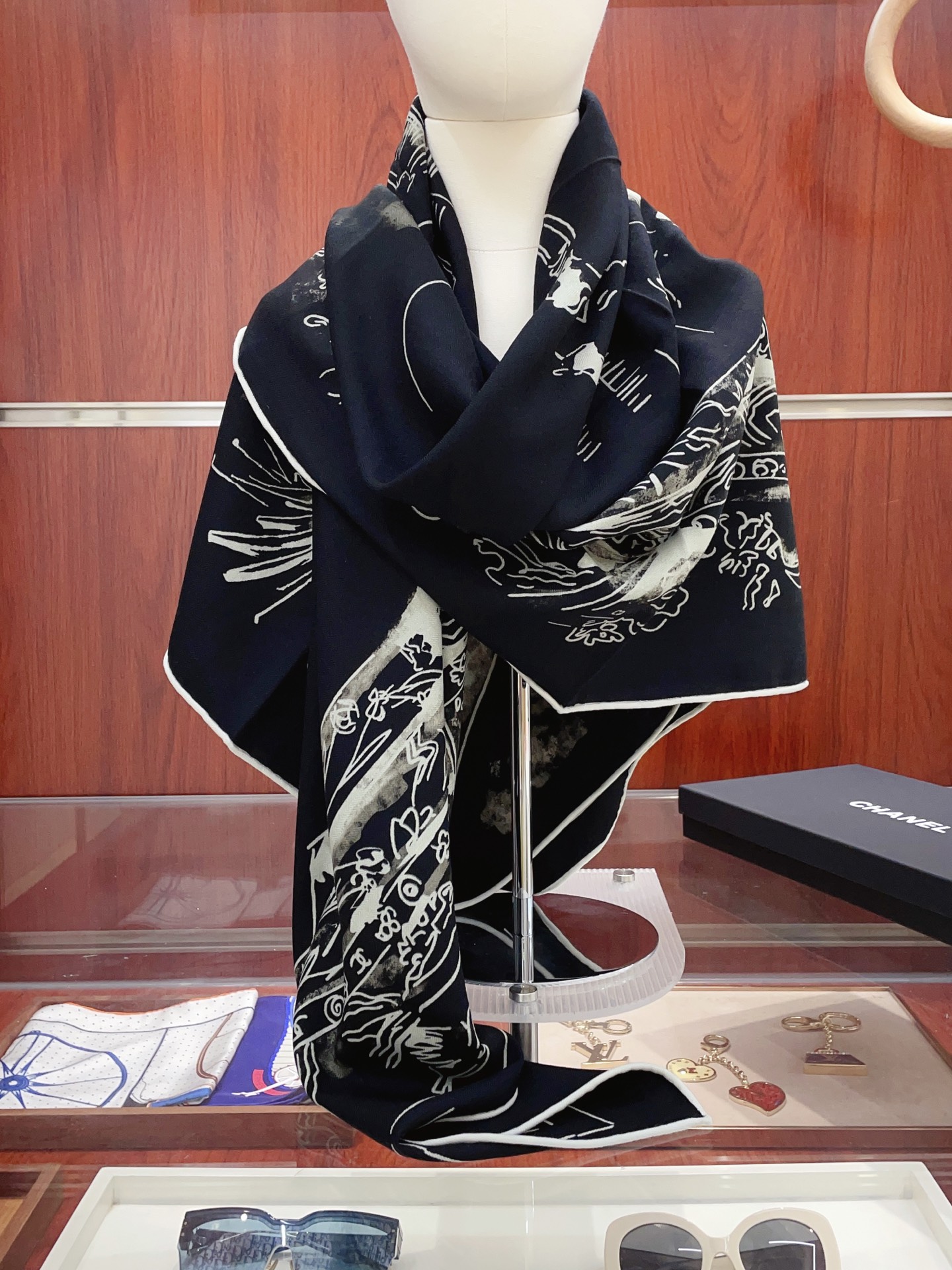 NO:341337,[Double-sided and same color, silk wool style] Xiaoxiang Cashmere square scarf recommendation to grab VIP, be sure to start quickly [High-end, love, pure cashmere, baby feels comfortable to touch, and the beauty of women is very rare. You can use it in all seasons to make people very beautiful. The upper body effect is simply beautiful. The quality is very perfect. The whole scarf gives people a big brand aura and is very exquisite and beautiful. It is definitely worth buying a new model. Once you get the real thing, you will be glad that you are a beautiful product for women. It is worth evaluating the perfect temperament and taste. Ditails' first choice VIPs. The upper size is 140*140cm.70 cashmere silk high-version scarf, high-version scarf, real silk.19860909【双面同色 丝毛款】小香 羊绒方巾抢VIP推荐 下手一定要快【高端 大爱 纯羊绒 婴儿触感舒服到飞女人尤物 货极少 四季都可以用真心美的让人非常非常心动 上身效果简直美翻了 品质非常完美 整个围巾给人大牌气场的同时又非常精致秀丽绝对值得入手的新款 实物一拿到就会庆幸自己是女人的绝美好货 值得品鉴完美气质品味Ditails首选VIP们 上尺寸140*140cm.70羊绒真丝高版本围巾,高版本围巾,real silk,scarf