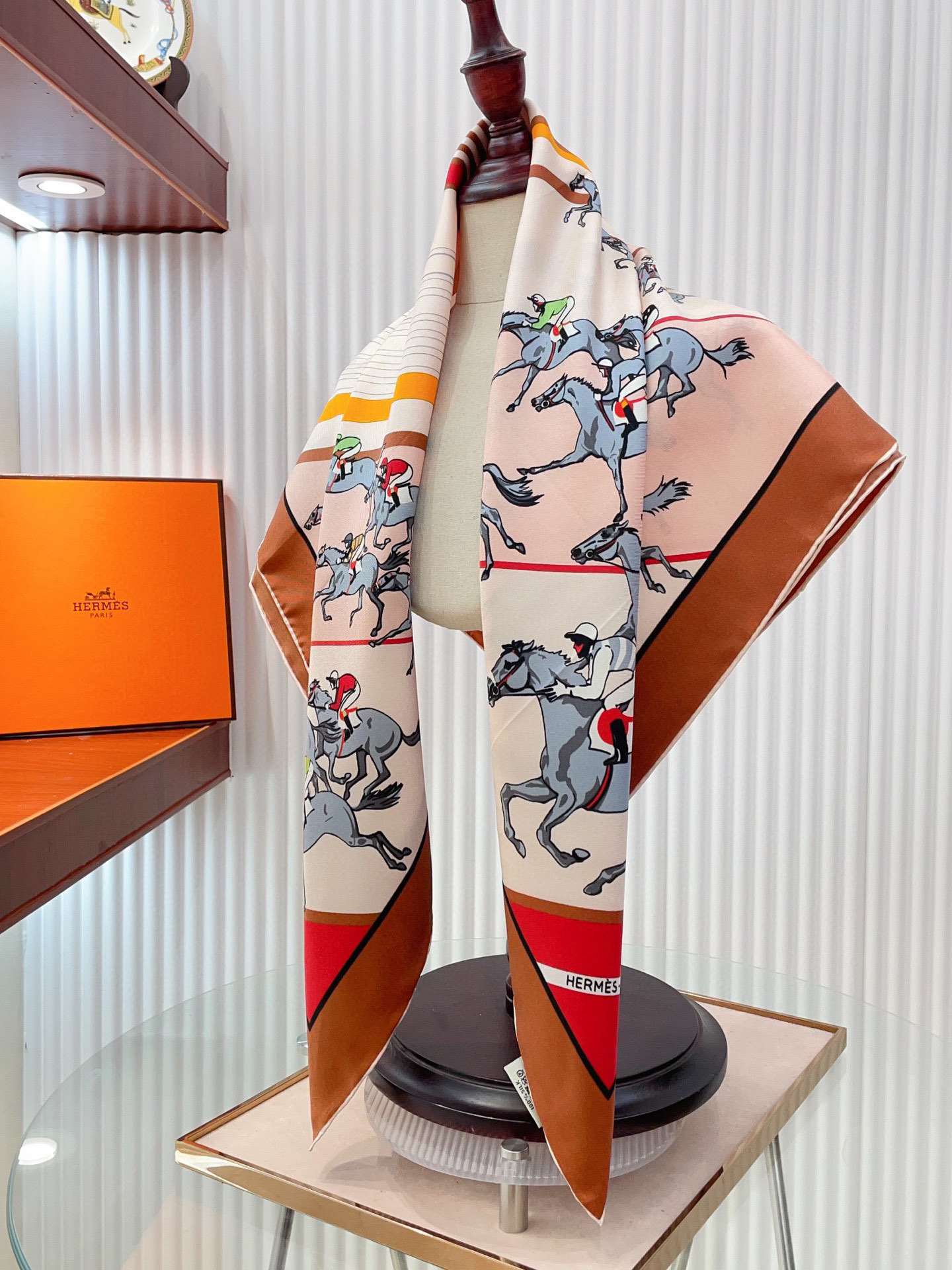 ✨✨【16姆米 单面】H**S真丝新款🆕👏👏买了都说好看‼️推荐💕【骏马奔腾 90】真丝方巾，顶级工艺超