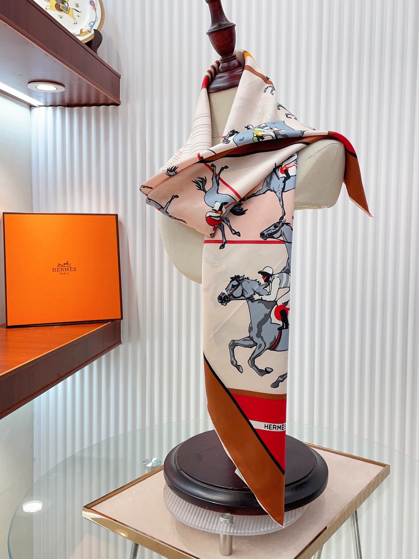 ✨✨【16姆米 单面】H**S真丝新款🆕👏👏买了都说好看‼️推荐💕【骏马奔腾 90】真丝方巾，顶级工艺超