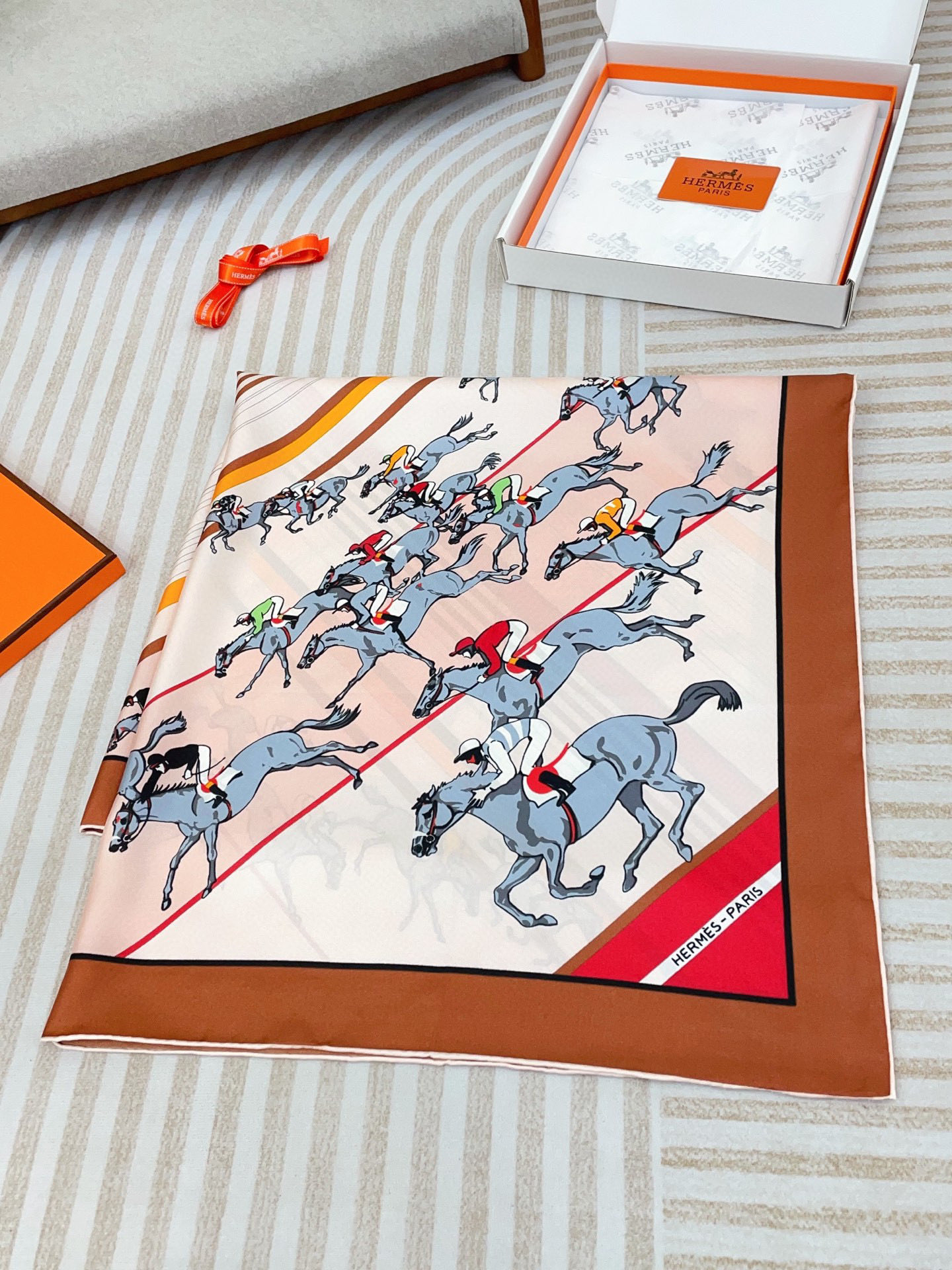 ✨✨【16姆米 单面】H**S真丝新款🆕👏👏买了都说好看‼️推荐💕【骏马奔腾 90】真丝方巾，顶级工艺超