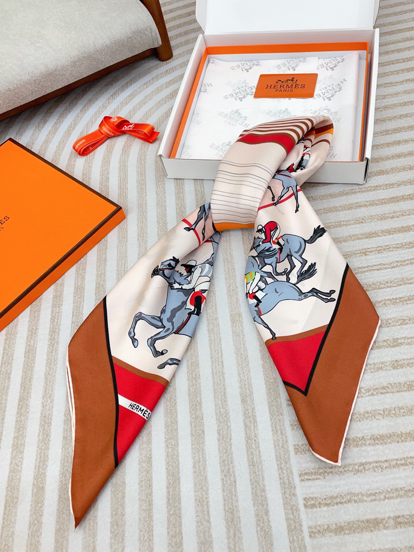 ✨✨【16姆米 单面】H**S真丝新款🆕👏👏买了都说好看‼️推荐💕【骏马奔腾 90】真丝方巾，顶级工艺超