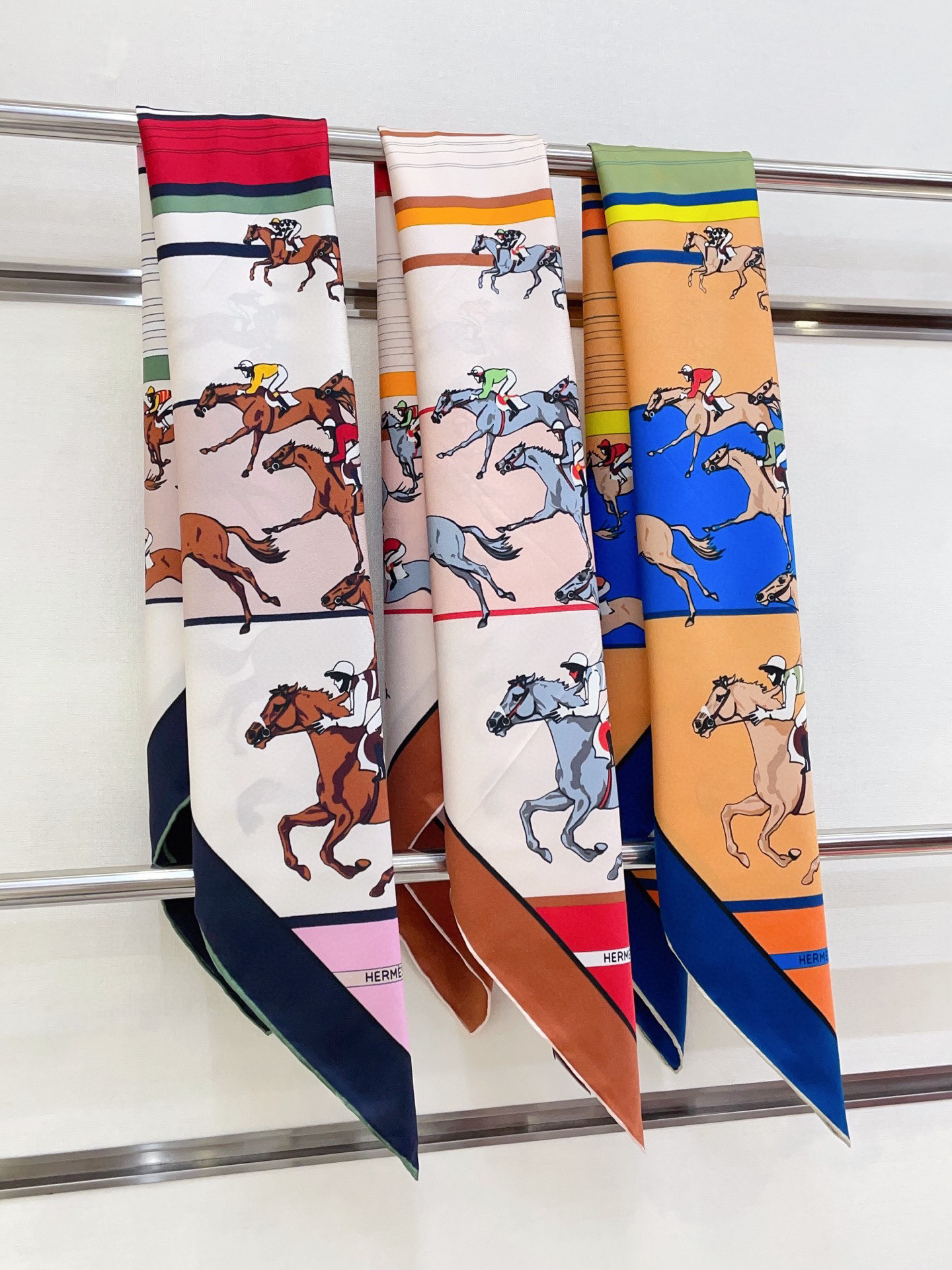 ✨✨【16姆米 单面】H**S真丝新款🆕👏👏买了都说好看‼️推荐💕【骏马奔腾 90】真丝方巾，顶级工艺超