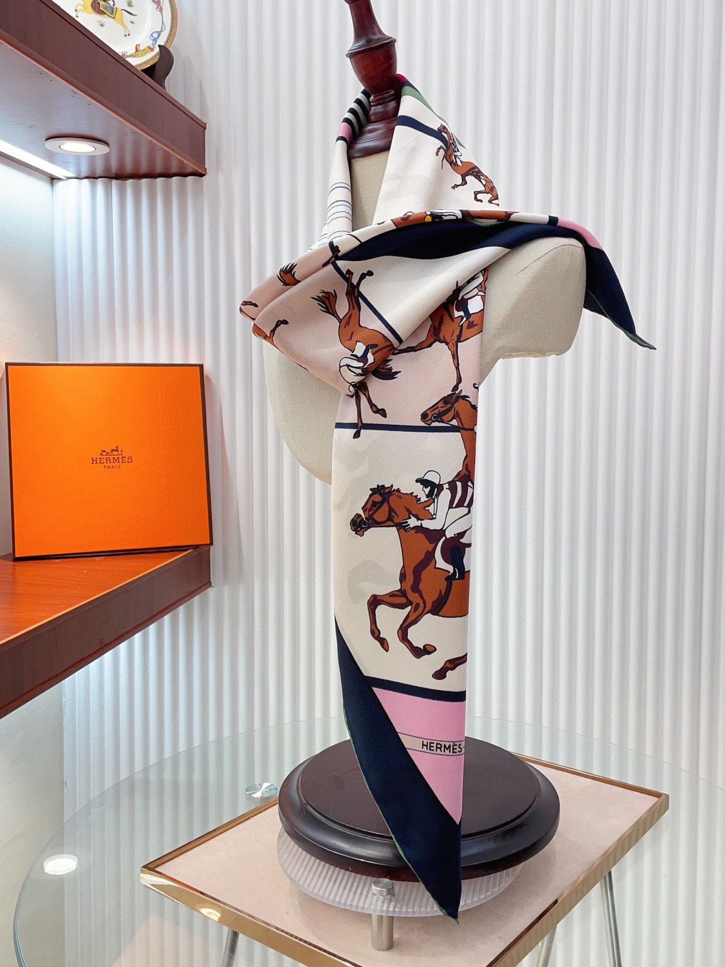 ✨✨【16姆米 单面】H**S真丝新款🆕👏👏买了都说好看‼️推荐💕【骏马奔腾 90】真丝方巾，顶级工艺超