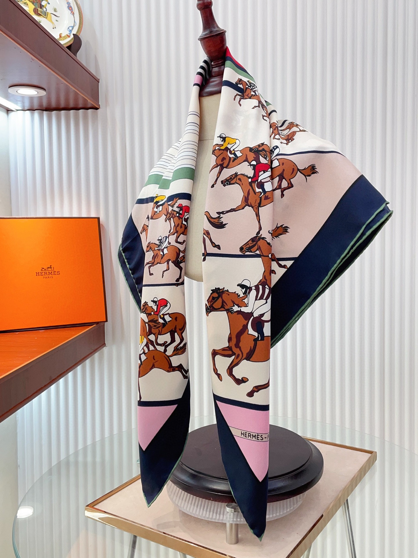 ✨✨【16姆米 单面】H**S真丝新款🆕👏👏买了都说好看‼️推荐💕【骏马奔腾 90】真丝方巾，顶级工艺超