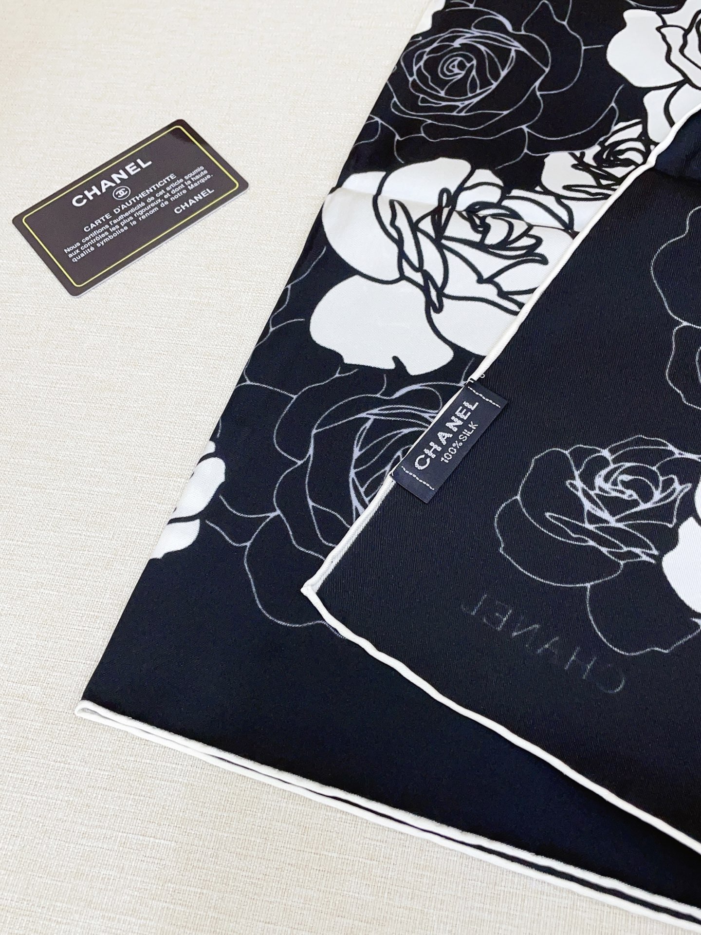 ✨✨【16姆米 单面】新款小香‼️美翻了流泪最新御用殿堂级极品‼️经典元素图案设计风格❗️美丽至极 真的