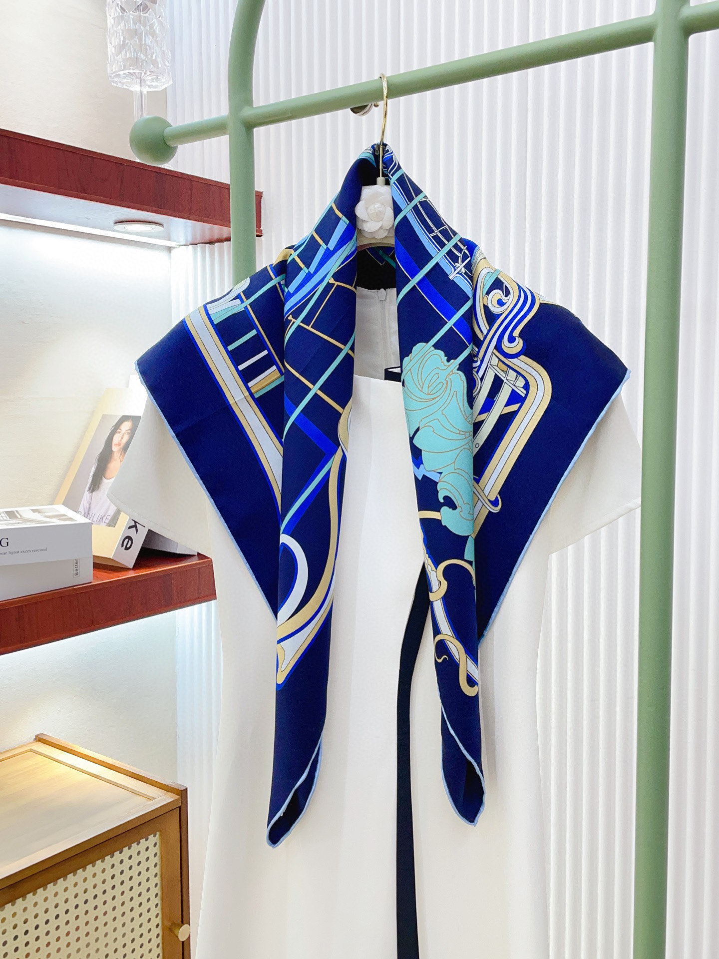 ✨✨【18姆米 双面同色】H**S真丝新款🆕👏👏买了都说好看‼️推荐💕【马鞭起舞 90】真丝方巾，顶级工