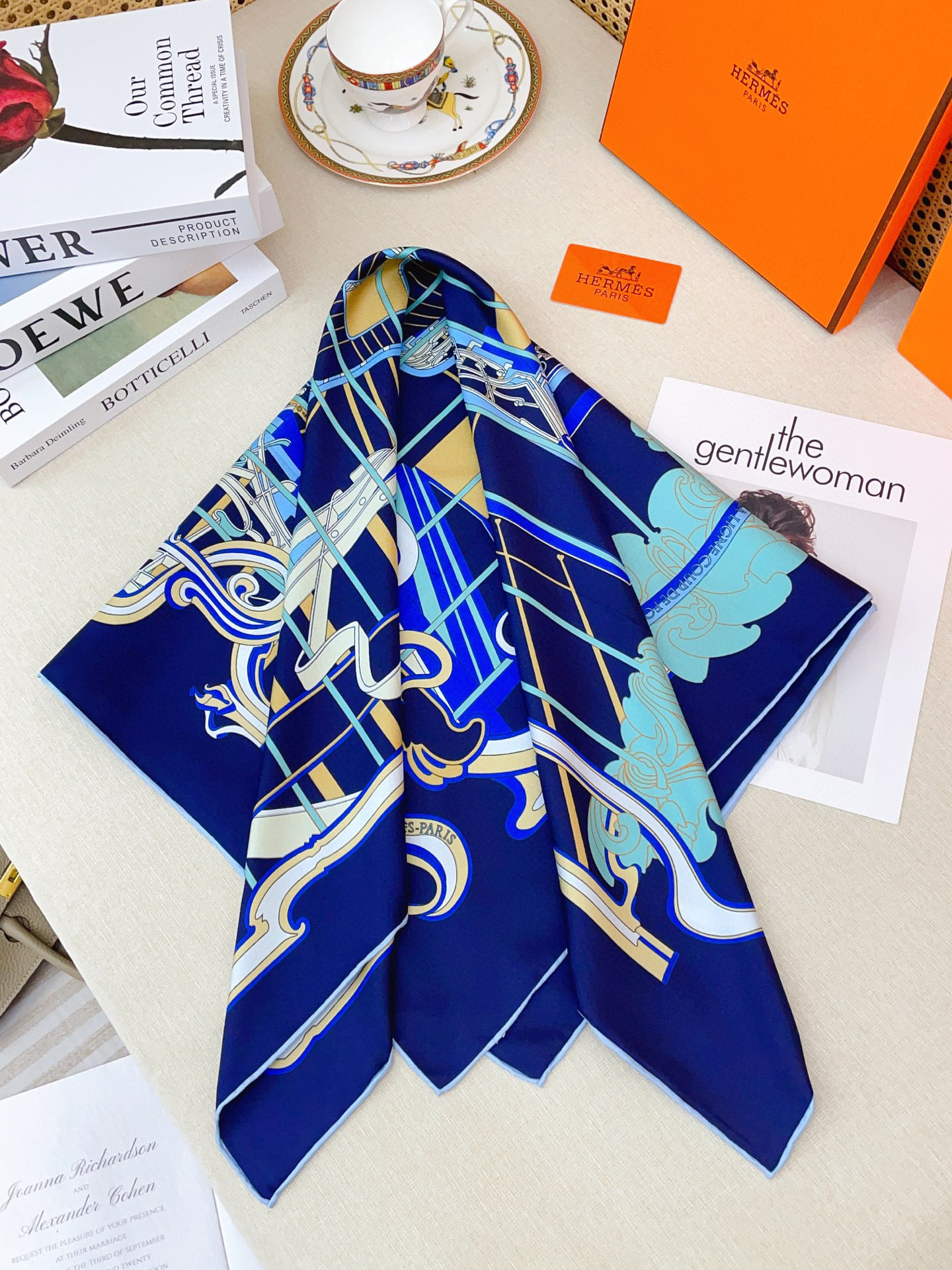 ✨✨【18姆米 双面同色】H**S真丝新款🆕👏👏买了都说好看‼️推荐💕【马鞭起舞 90】真丝方巾，顶级工