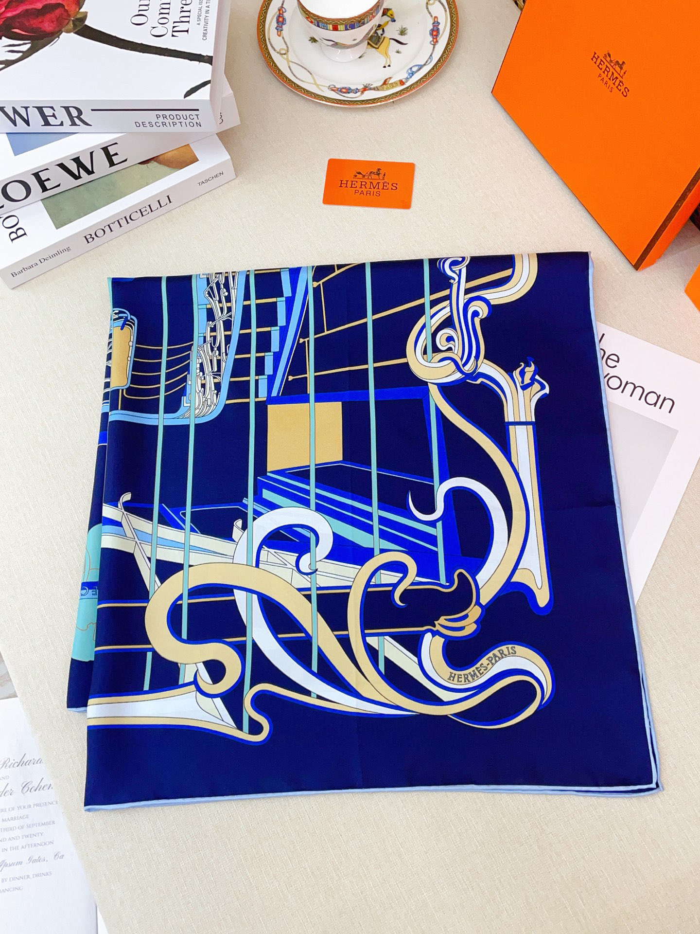 ✨✨【18姆米 双面同色】H**S真丝新款🆕👏👏买了都说好看‼️推荐💕【马鞭起舞 90】真丝方巾，顶级工